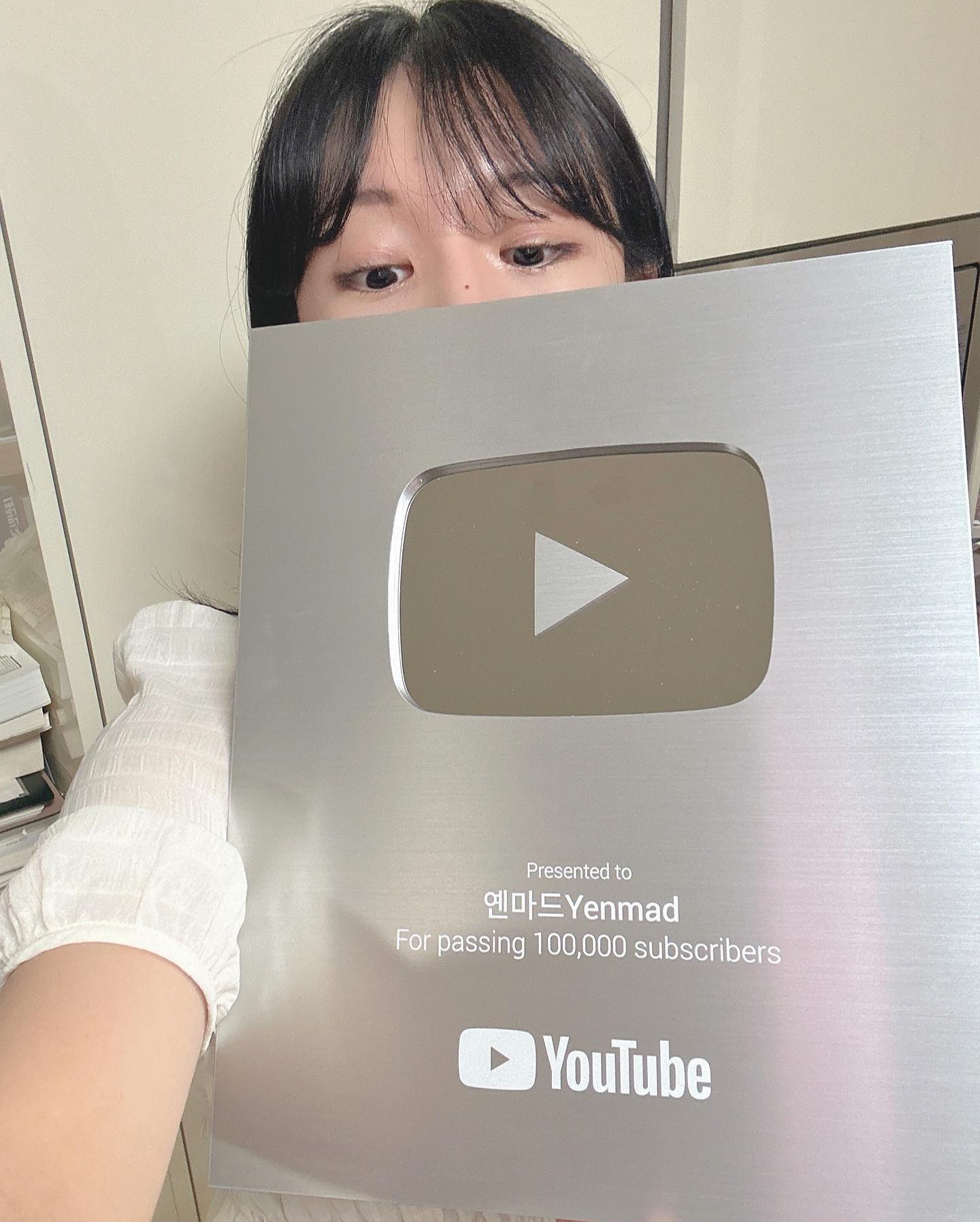 유튜브에 대한 아무 지식도 없고 장비 하나 없이 휴대폰 하나로 시작했던 유튜브, 제가 실버버튼을 받게 될 줄은 꿈에도 몰랐어요. 진심으로 너무 감사합니다. 

힘든 시기를 보내느라 조금 쉬어가고 있지만, 회복하고 다시 좋은 영상 많이 보여드릴게요 :) 사랑합니다 🥰