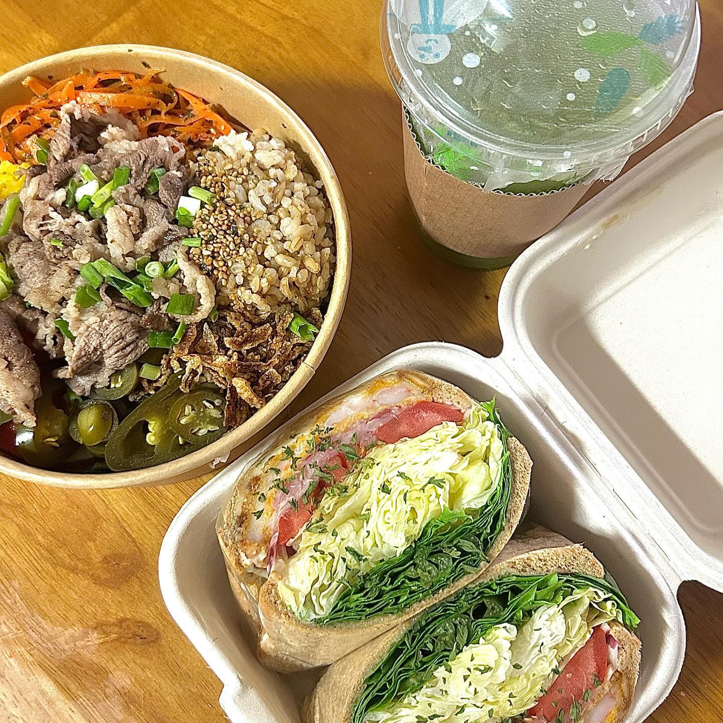 협찬) 찾았습니다. 샐러드 포케 샌드위치 맛집.

#다산맛집 #아워샐럽다산점 

🍴샐러드랑 포케랑 샌드위치같은 음식들을 진짜 좋아해서 자주 사먹기도 하고 만들어먹기도 하는데 정말 맛있는 곳을 찾았어요!!

🍴포케랑 샌드위치랑 주스를 포장했는데, 야채가 너무 신선하고 양도 왕많아요! 포케 하나 먹고 하루종일 배불러서 기분 짱 좋았다는❤️

🍴건강주스도 설탕은 전혀 넣지 않고 순수 야채와
과일로 만들어서 그런지 은은한 단맛에 건강해질거같은 느낌이 빡 들어요!

🍴다이어트 하시는 분이나 한끼 건강하게 식사하시고 싶은 분들, 친구들과 커피에 예쁘고 맛있는 음식 드시고 싶으신 분들 모두 아워샐럽으로!!!

📍경기 남양주시 도농로 24 부영애시앙 사랑관 1층 111호
⏰월화수목금토
  10:00-22:00 
  일요일 휴무

#다산샐러드 #다산포케 #다산카페 #샐러드정기배송 #행사도시락 #단체도시락