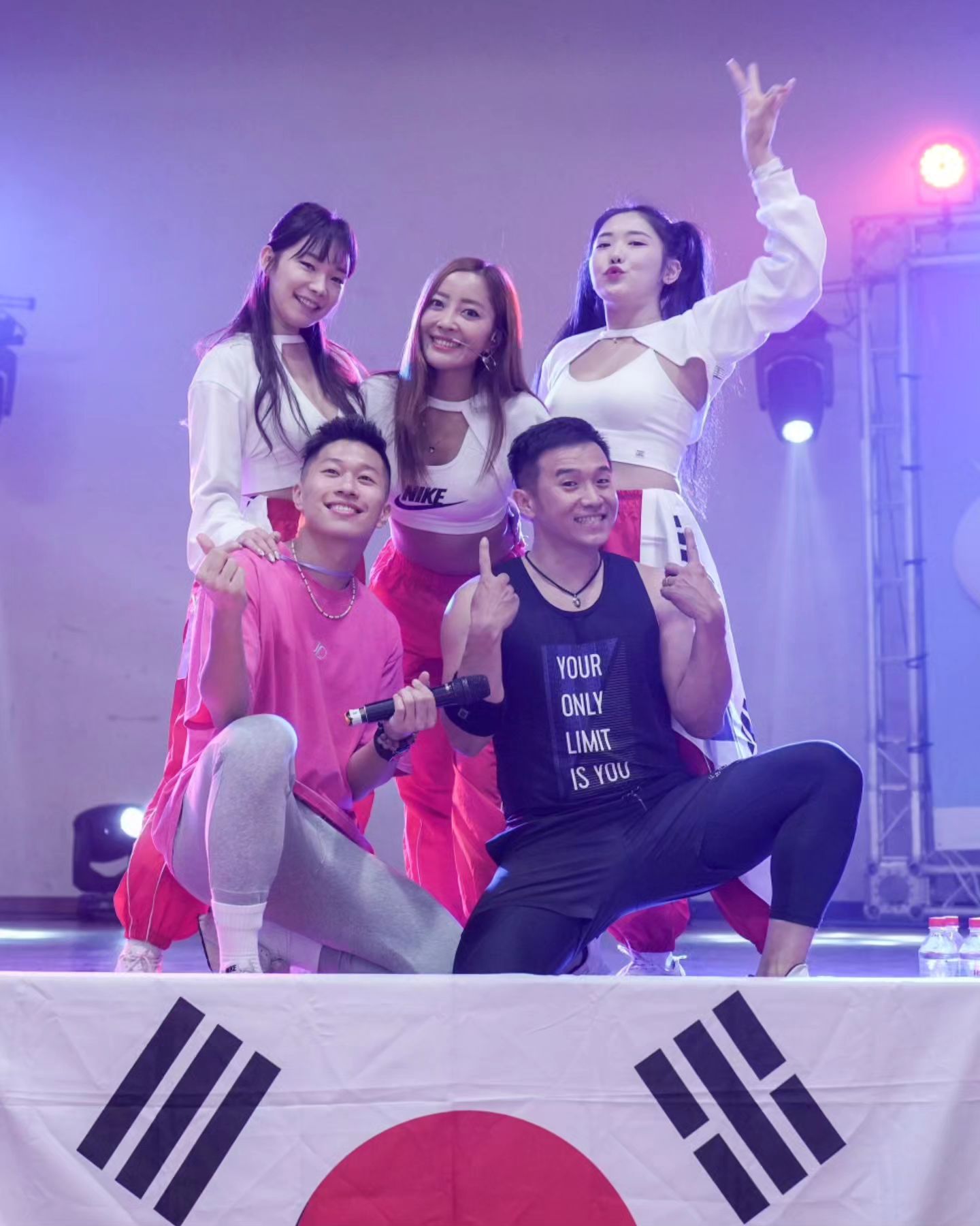 .
2024.03.09-11 Kaoshung, Taiwan 🇹🇼
With my brothers & sisters ❤️❤️

jlinweichieh jackychenchieh 
Thank you so much for taking care of everything from beginning to the end 🙇‍♀️

jenniferkim_official zumba_sooyeon
항상 우리 편, 내 편인 선생님들 말해뭐해요 알라뷰🫶🏻

토욜 비행기 출국, 월욜 비행기 입국 빡쎈 일정이었지만!
좋은 사람들과 있었어서 너무 좋았던 지난 주말 🥹❤️
_
#SNS_수연나영서영