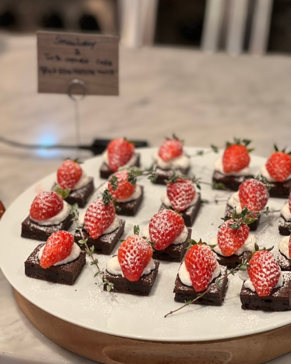 >_<🍓🍰