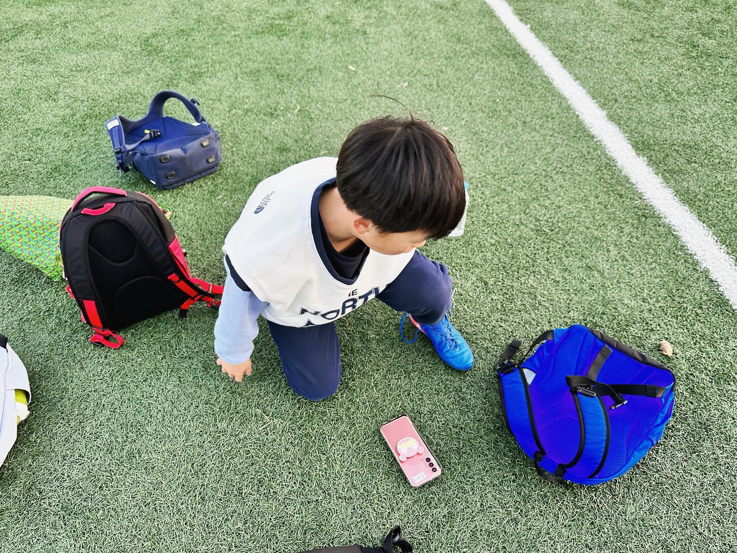 #축구

추운대도 축구하는 아이들
잠바를 입고 시작했다가 하나둘씩
벗어재끼는 열혈남아들이에요
저는 롱패딩 꺼냈습니다.
춥다!!!!

#겨울#아이들과함께 #보성#농촌유학
#춥다