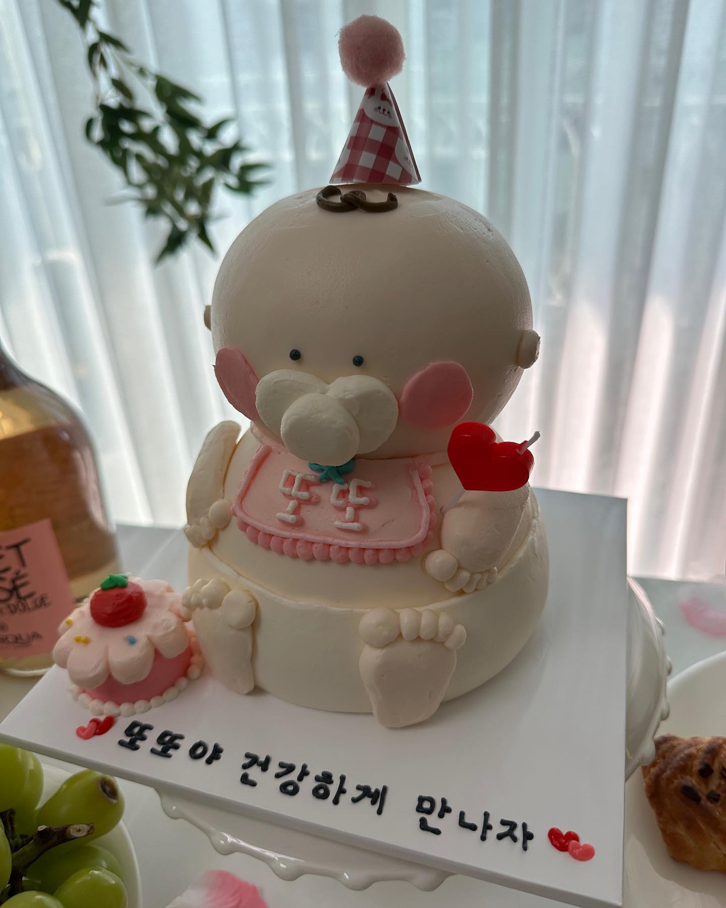 진짜 너무 귀엽다ෆ 
깜짝 파티 해준 칭구들도 체고!! 
김또또 9일 남았는데 얼른와🥹
P.s 어떠케먹어!! 하면서 4등분 으로 나눠진거 안비밀..ෆ
#D-9
#베이비샤워 #만삭  #안산케이크 #안산레터링케이크