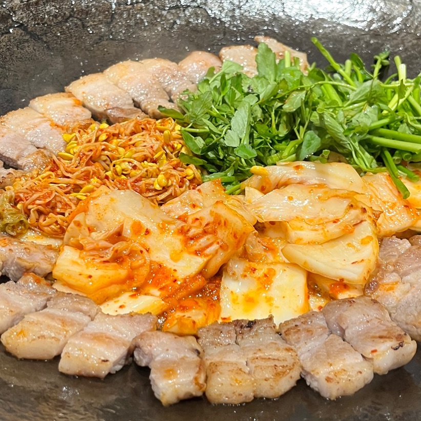 대존맛집 발견이다👏🏻👏🏻👏🏻👏🏻👏🏻

#사당동맛집 #사당맛집 #솥고집사당점 #이수역삼겹살 #이수역맛집 #사당삼겹살 #솥고집 #사당동고깃집 #솥뚜껑삼겹살