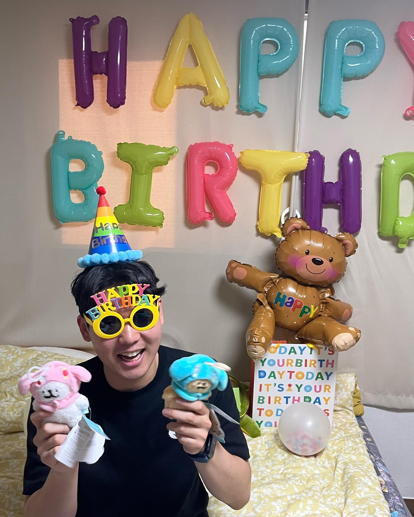 올해도 같이 보낸 생일 🥳🎉🎂🎊🎁🫶
.
.
.
#생일 #축하해 #3번째 #같이보내는 #🥳🥳🥳🥳🥳🙈🙈🙈🎊🎉🎊🎉🎉🎊❤️❤️🥰🥰🥰🥰 #바이웨이 #바이웨이의정부점 #케이크맛집 #4월16일 #생일케이크