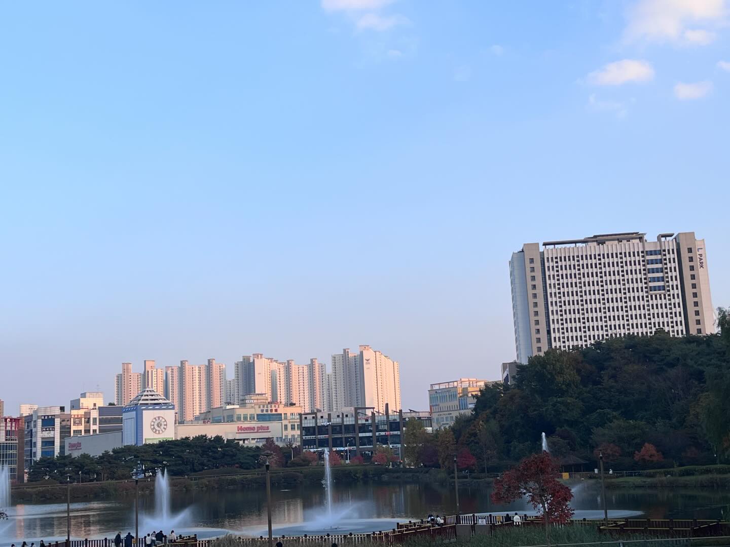 오호공✨😊

갔다온지 꽤 되었는데 지금 올리는,,,ㅎㅎ
날씨가 넘 좋구 #산책 하기 딱좋은 10월!!
피크닉은 넘 죠아💗

이번달엔 가기엔 무리겠지,,🥶

#오창 #오호공 #청주 #청주산책 
#피크닉 #담엔더이쁘게 #셀카 #오빠랑데이트 #피크닉체고 
#ootd #selca #selfie #selflove #love