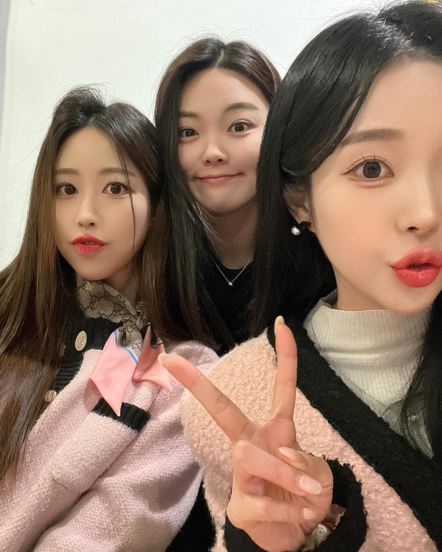 내 피드에 온걸 환영해 칭규들〰️🩷

#청첩장모임 #핑크지옥