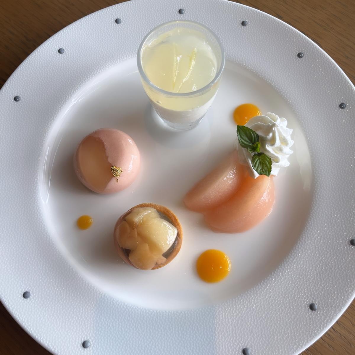 가족들이랑 일본여행 
 맛있는거먹고 가족들한테 내가 더잘해야징 ~~🩷
대장금이 되도록 열심히 요리수업 배우기 !