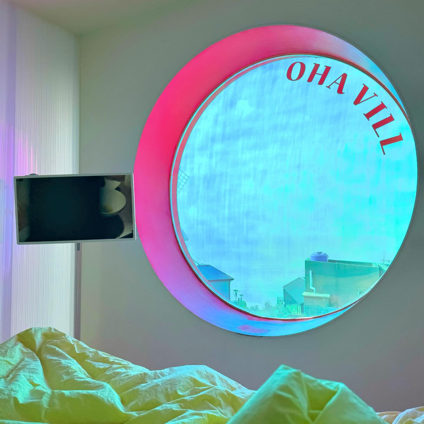 240329~30 🌸오아빌풀빌라🌸

3월의 마무리는 여행으로🩷
요즘 날도 춥고 비도 와서 벚꽃은 기대없이 방문했는데
일단 숙소가 인스타 감성 그자체
가는날이 흐렸지만 펜션에서 봄을 만났댜👍
저녁에 먹은 야키토리와 하이볼의 조합도 맛도리였고
다음날 벚꽃까지 완벽🌸🌸
4월 여행도 기대