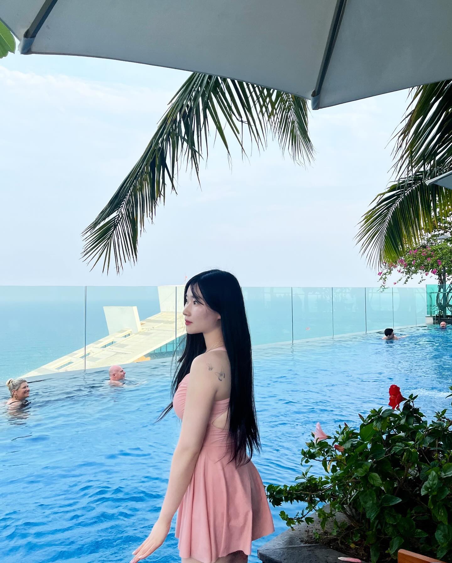 역시 난 흑발이 조아 #하품입니다