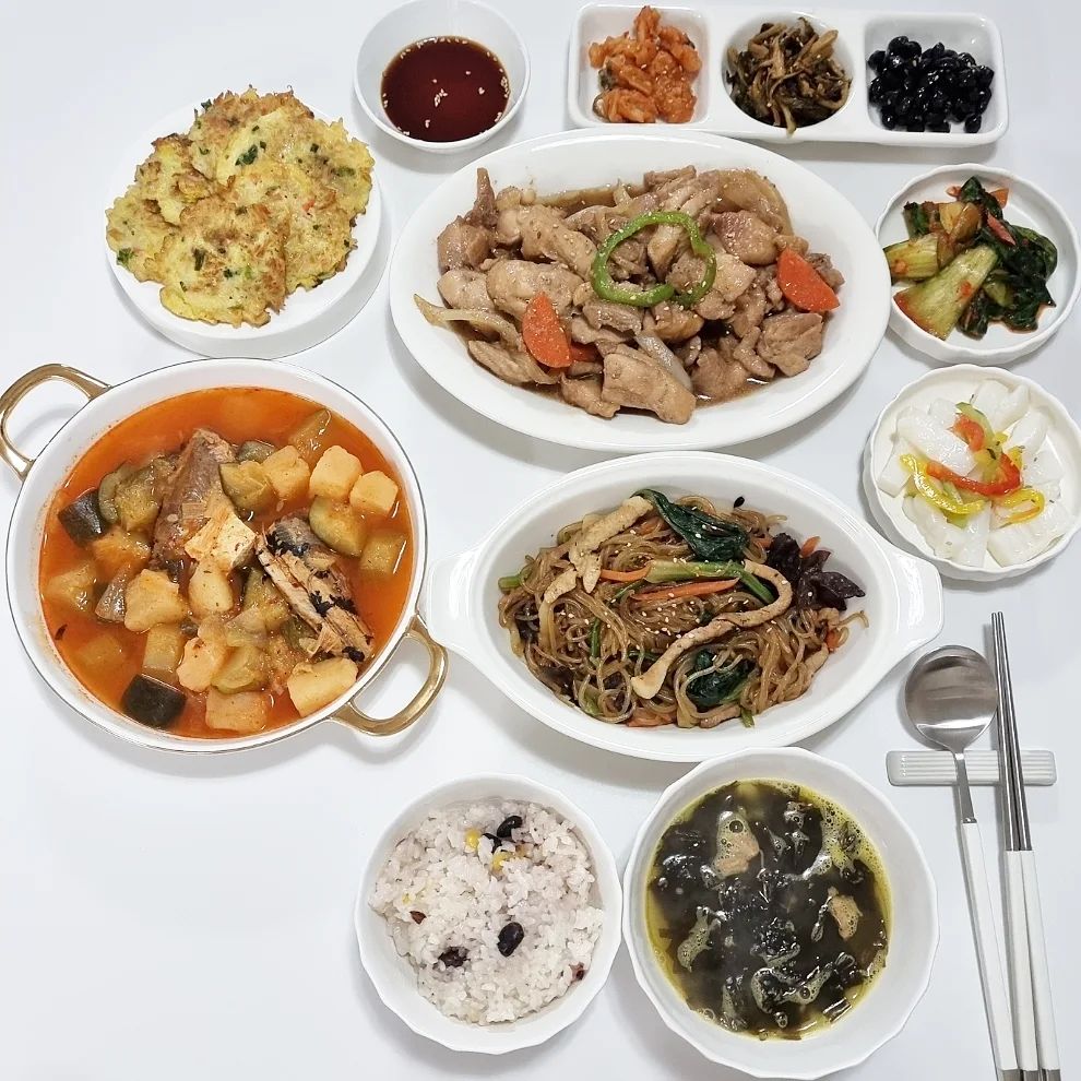 #협찬 #여누반찬공방 #반찬 #밑반찬 #가정식반찬 #반찬거리 #아이들반찬

요리와 국을 포함해서 9가지 다양하고 푸짐한 구성의 프리미엄 수제반찬 여누반찬공방 추천합니다

20년 경력 요리연구가가 만들고 수제 반찬이라 일 50개 한정 수량 선착순으로 주문을 받아요

매주 다양하게 다채로운 한상으로 먹을 수 있는 정기구독으로 건강한 한상 차려드세요

좋은 재료로 정직하게 만들어서 믿고 주문할 수 있답니다
소중한 우리 가족과 지인들에게 건강과 시간, 마음을 선물해보세요
집들이 생일상차림 메뉴로도 추천합니다

https://smartstore.naver.com/yeonu_sidedish/products/7698918294