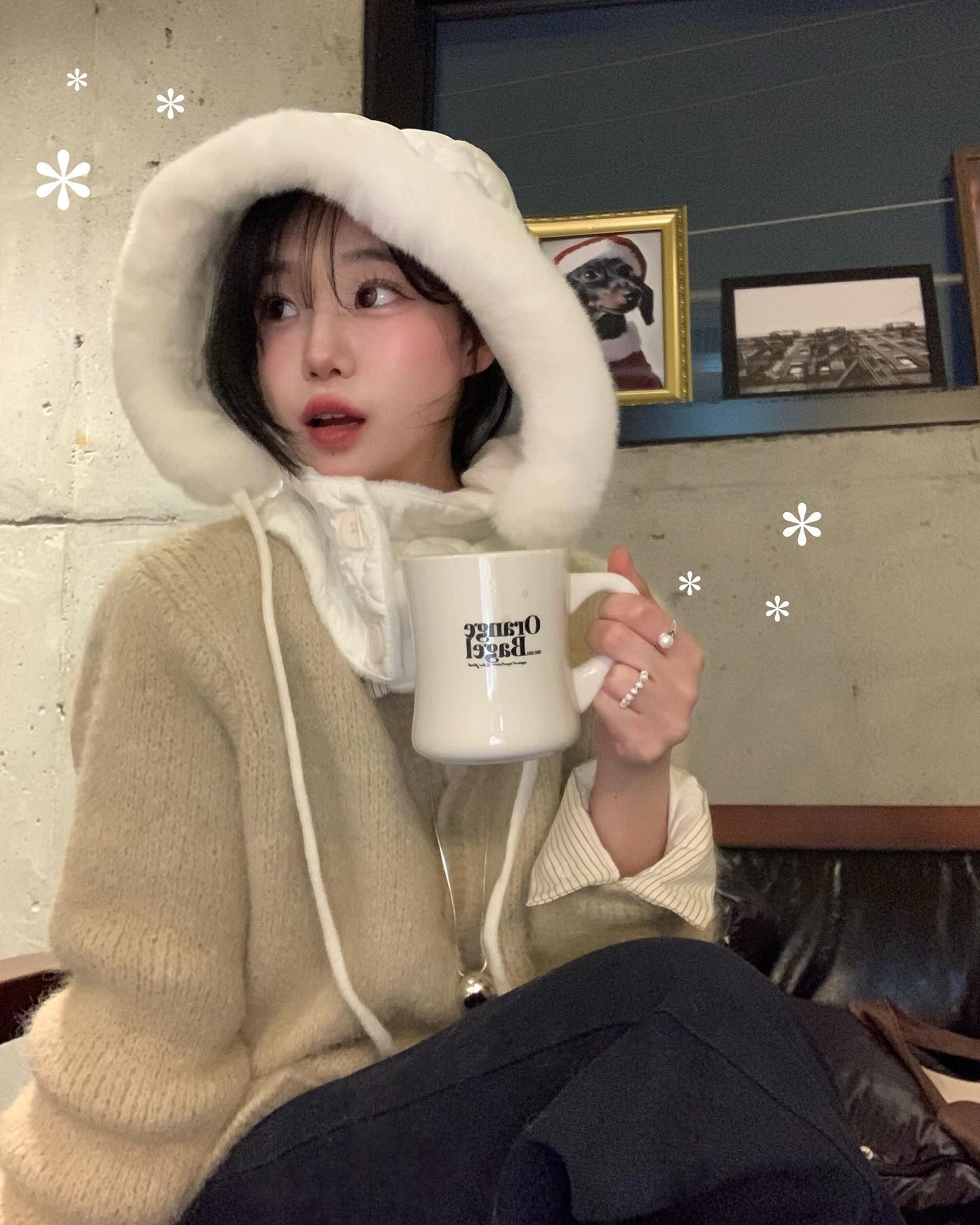 따땃한데 얼굴까지 소멸시켜주는 
타티아나 바라클라바 !! ＩLᵒᵛᵉᵧₒᵤ .•+👀🩵

(같이 착용한 진주반지는 고퀄리티 담수진주에 오픈반지라
편하게 착용하기 좋구 요즘 차분한 무드가 끌리는데
잔잔하게 포인트 주기에도 딱 좋더라구효 :-) 
자사몰에서 25%할인중이랍니다***

+그리구 모두모두 감기조심🤧

tatianajewelry_ #바라클라바 #퍼바라클라바