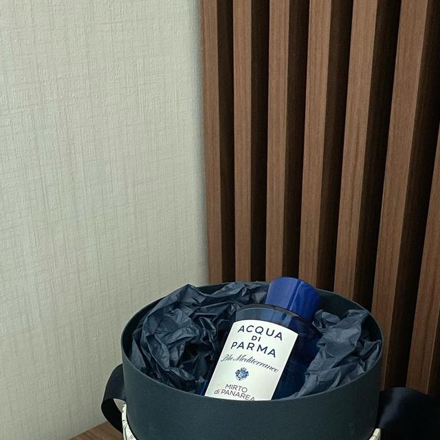 @daram.g_apt on Instagram: "#광고 우리 가족을 위해 열심히 힘써주는 남편을 위한 서프라이즈🧡 이제 이사가면 도아랑 각방이니 편하게 뿌리시라요!! (안방한정) . 멋진 서프라이스 선물 포장은 #