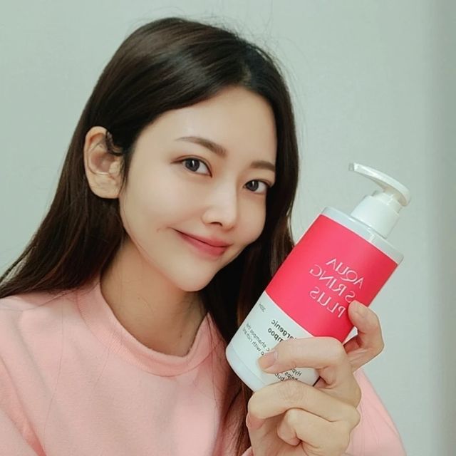 윤서 on Instagram: "#광고 두피보호! 손상모발 자극없이 클렌징해여!😶‍🌫️ pH 5.0 약산성 샴푸 두피의 밸런스를 지켜주고 외부로부터 두피를 보호! 🌱20가지 아미노산 🌱10가지 식물 추출물