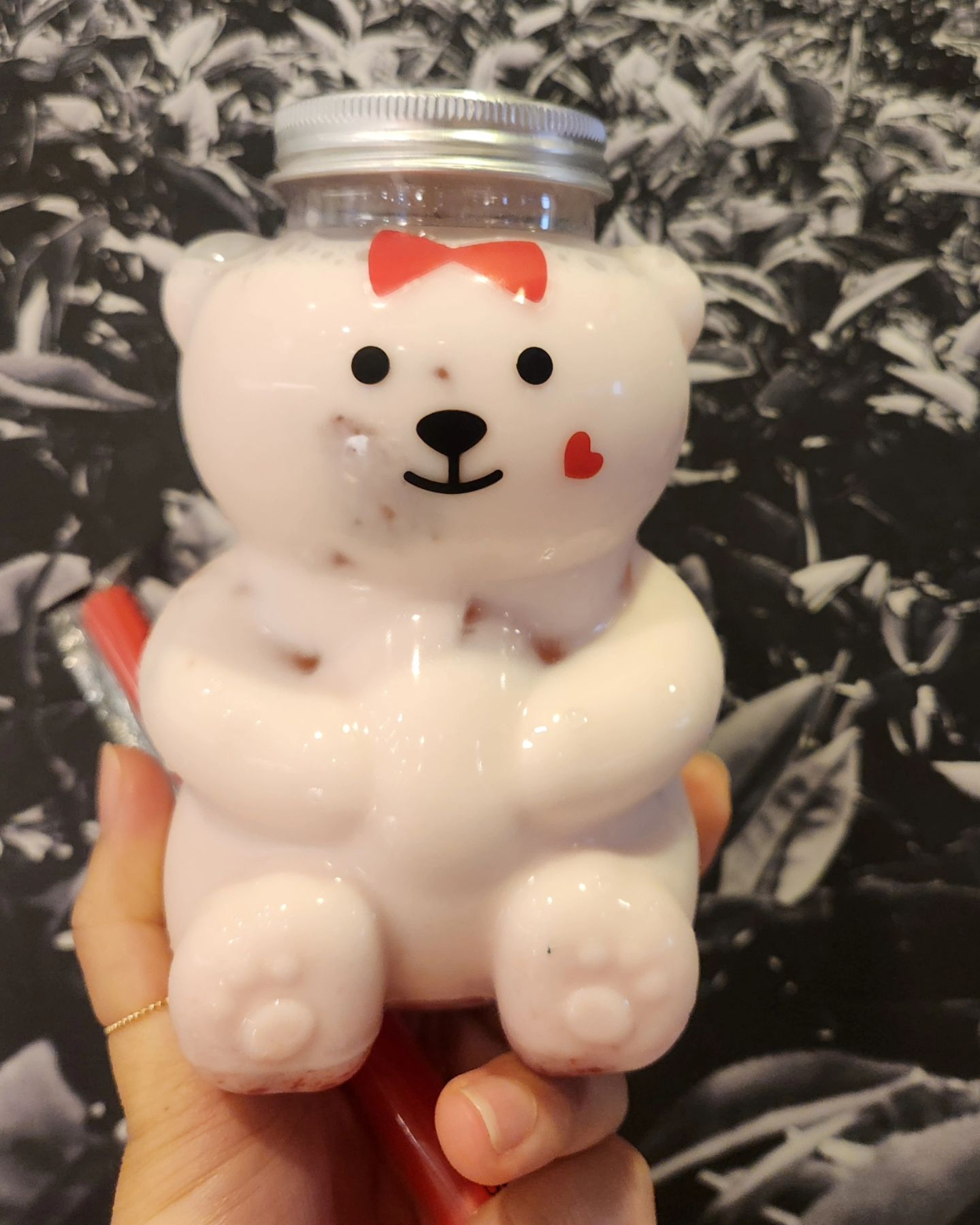 베어보틀 사려고 온 공차ㅋㅋ
넘귀ㅋㅋ스티커로 꾸밀수도 있구ㅋ
맛도 져앙ㅋㅋ🌸❤️

기분짱💯🤎

오는길에 얼음믹스두봉 ㅋㅋㅋ
그냥 마이쪙ㅋㅋ

#공차 #베어보틀 #딸크밀크 #귀염