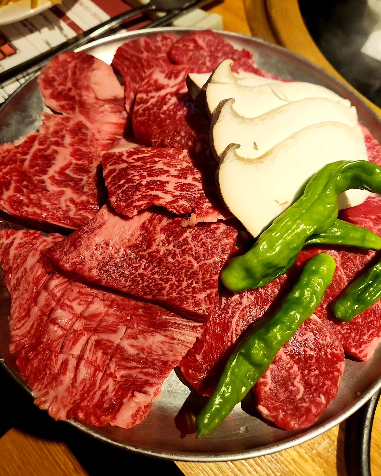 오랜만에 대도식당🥩

동묘고바우 1시간 대기해야한다해서 왕십리 대도본점으로 고고

진짜 입에서 녹는다녹아
매일먹을수있음 🤪😜😛

#맛스타그램 #맛도리 #대도식당 #왕십리대도식당 #소고기맛집 #먹스타맞팔 #먹스타그램