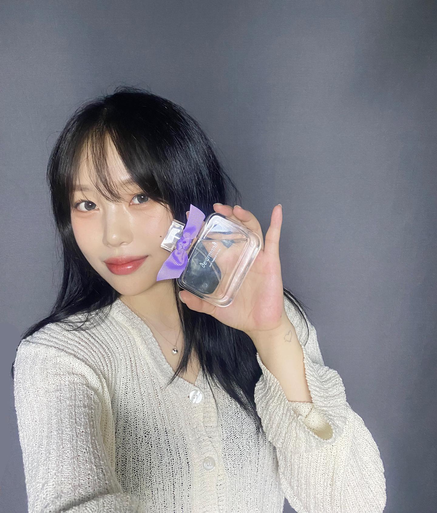 향이 진짜진짜 오래간당=͟͟͞͞ʕ•̫͡•ʔ
호불호 없을 귀엽고 여성스러운 향 🍀

: #DEARMAND #디아르망 #디아르망팜
므 #여자향수#디아르망밤쉘#디아르망러블리밤쉘#
밤쉘#밤쉘향수#밤쉘향#밤쉘향수추천#여자향수추천 #장미향향수#20대여자향수추천#30대여자향수추천 #은은한향수 #데일리향수 #페로몬향향수