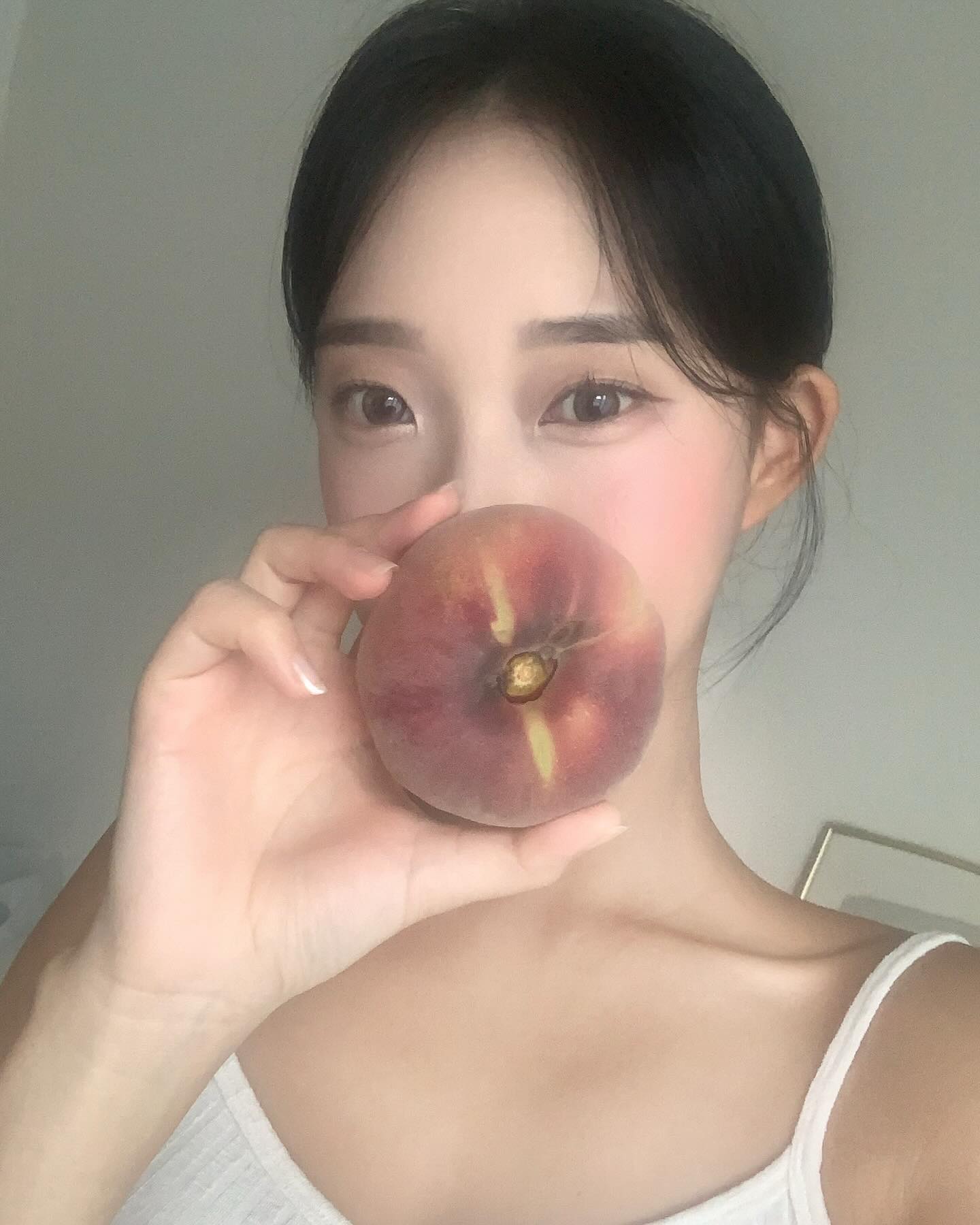 소둥한 내 납복….🍑 어쩜 생긴것도 예뿔까나