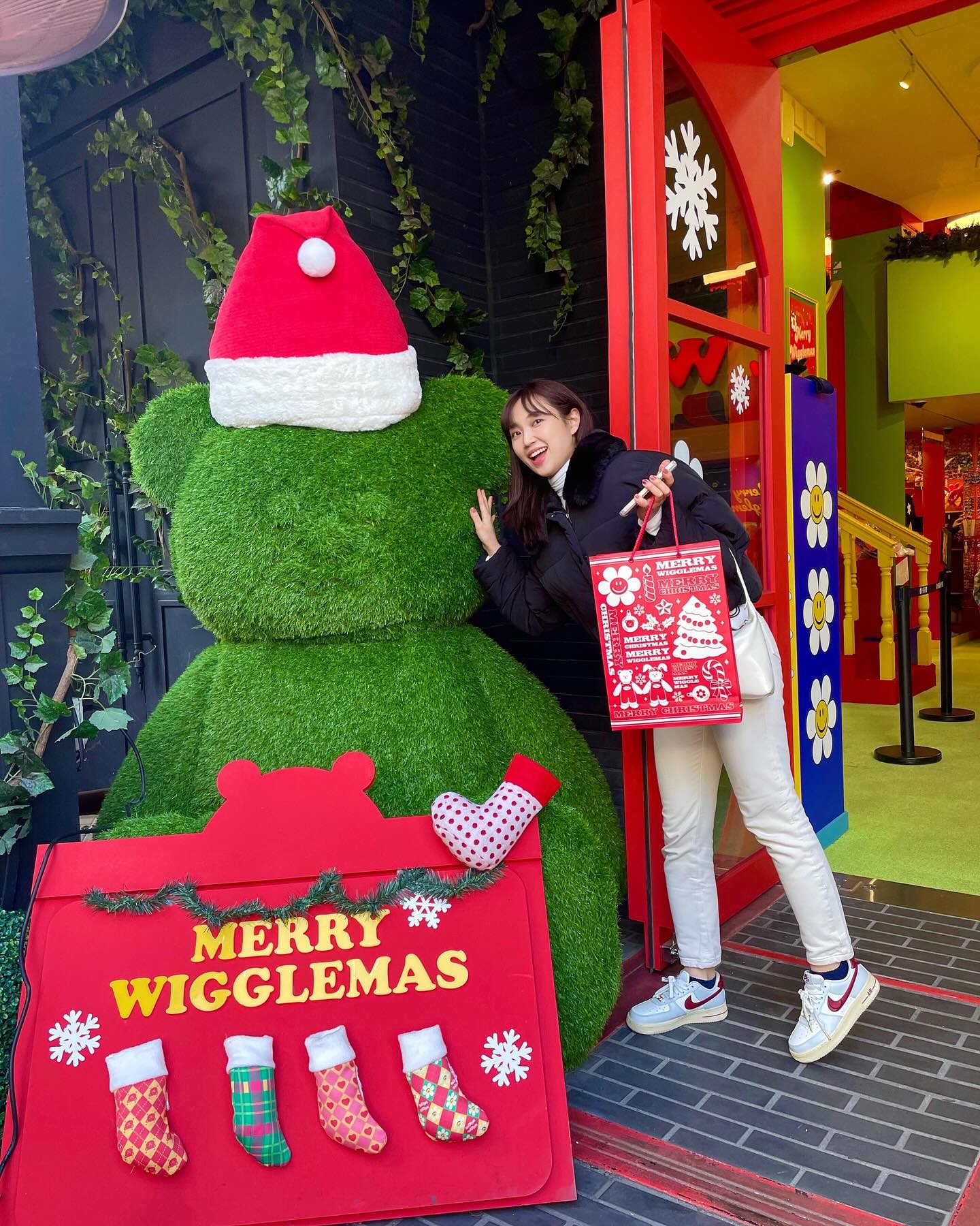 위글~위글~
메리 위글🍒🎄
⠀
#도산#압구정#위글위글#팝업스토어