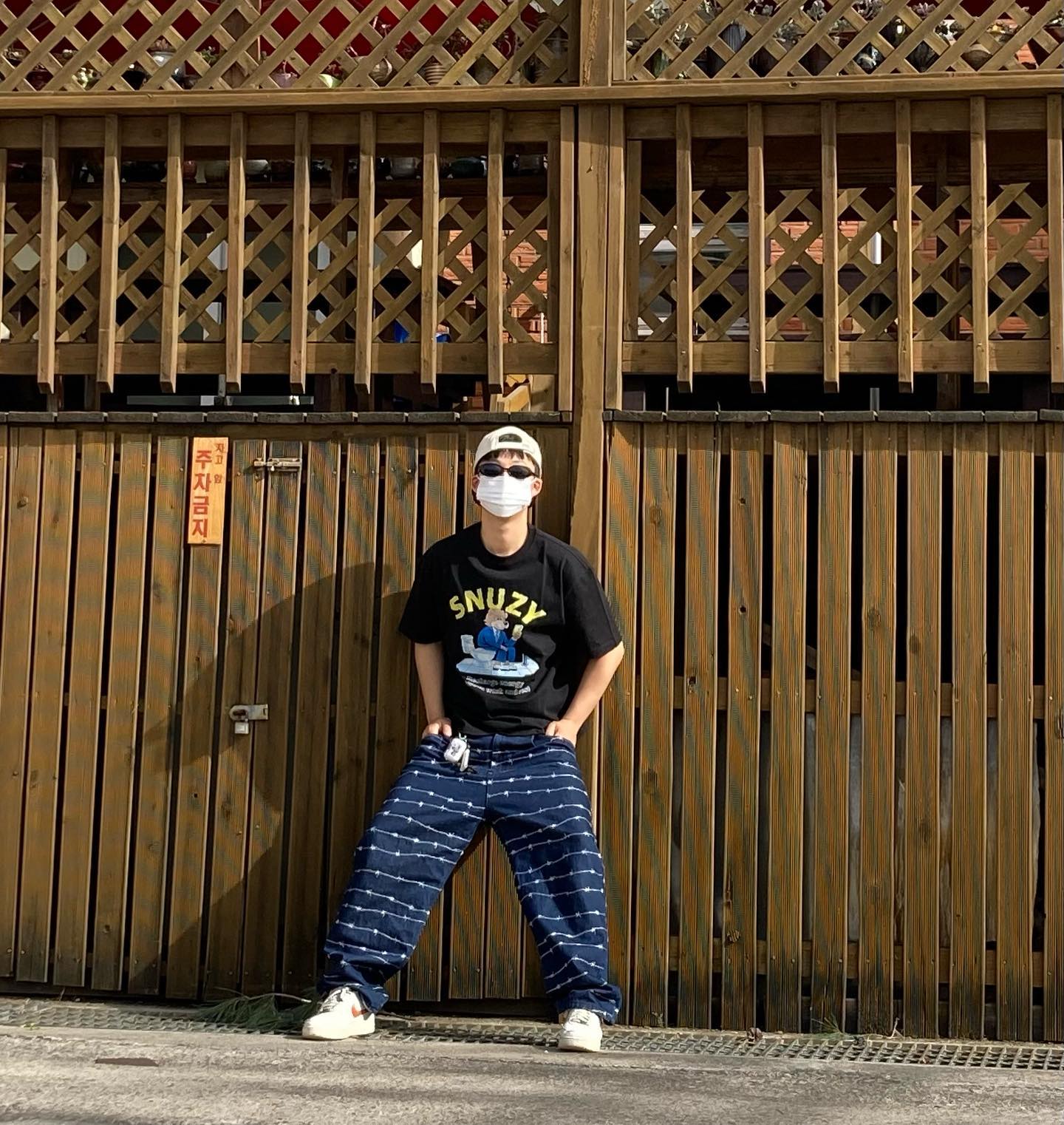 #ad

SLAYYYY😎😛

상의는 snuzy_official 에서 제공받았습니다. 

✔️전면 프린팅 겁나 귀여움

✔️배색이 포인트컬러로 잡기 편한 색들. 노란 악세사리나 신발, 파란 바지 등 색을 맞춰 코디하면 예쁠 것 같다. 

✔️면이 리사이클링면과 일반면 50/50 이라고 한다.

오픈한지 얼마안된 따끈따끈한 느낌있는 브랜드인 것 같다!
현재 오픈이벤트 중이라고 함.. 
오직 공식홈페이지에서 4월 10일부터 4월 23일까지 최대 30% 할인 진행 중이니 괜찮은 제품들 얼른 드려가셔요👏🏻

#협찬