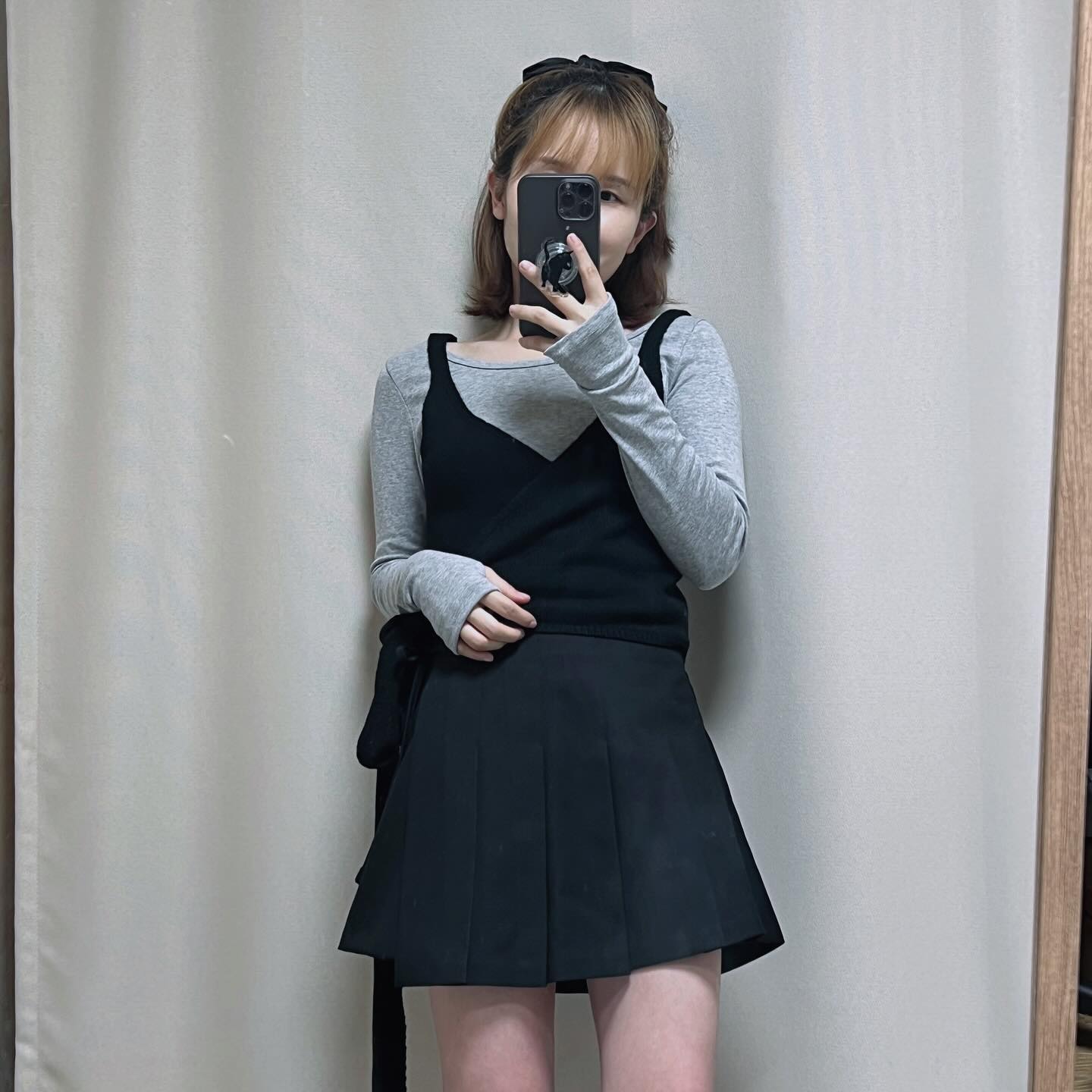#뷔스티에코디 #묘링룩 🐈🖤🤍

마음에 들면 컬러별로 사는 사람. 손🙋🏻‍♀️

출근룩&데이트룩 유용하게 활용 가능한
뷔스티에, 스커트는 juuuyeonn