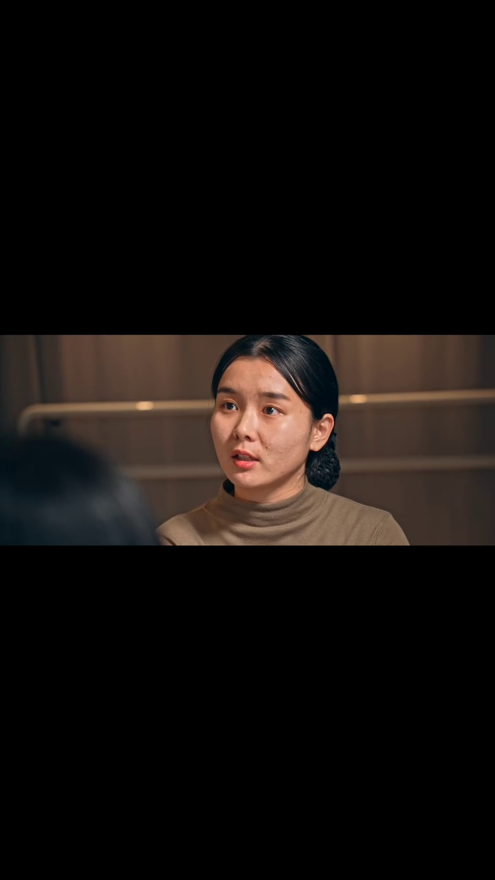 디피 장면 중 일부

다들 여군 잘 어울린다 해서
언젠가 해야겠다 고민했는데
마침 스터디 제시대사가 여군이라서
'이건 내꺼다!!' 하고 이를 갈고 준비해따
저 대사만 한 500번 연습한듯👍👍

아직 많이 부족하지만 더 성장하자🙏🙏
