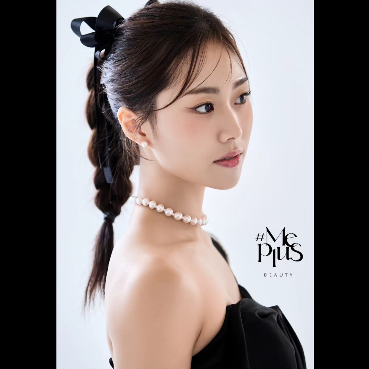 아름다움을 더하는 메이크업샵 샵미플러스🖤
.
.
.
.
23년KCIA한국소비자산업평가우수업체선정
전)10년 이상경력 의 맥/메이크업포에버 색조 전문브랜드 메이크업 아티스트들 보유
1:1 맞춤형으로 진행되는 메이크업 커리큘럼
메이크업 클래스후 피드백 제공
현대/동아백화점 및 공기업/공공기관 다수의 메이크업 클래스 출강 활동이력
. 
1:1메이크업클래스장점(1회차/3회차/5회차)
피부표현/퍼스널메이크업
어울리는 컬러&메이크업제품추천
나의 눈매를 커버할수있는 아이메이크업
도구 사용법
.
.
샵미플러스 메이크업 클래스는 자연스러운 피부표현과 
나의 단점은 커버하고 장점을 극대화 시킬수 있는 메이크업을 누구나 쉽게 따라할수 있게 차근차근알려드립니다.
.
.
예약및 문의>>프로필하단 링크 or 네이버 예약(네이버에 샵미플러스를 검색하세요.)
.
메이크업/퍼스널컬러/메이크업클래스/반영구/왁싱/속눈썹
토탈뷰티샵 샵미플러스 
대구 수성구 두산동 132-2번지 3층
.
.
.
#대구메이크업 #수성구메이크업 #대구메이크업샵 #대구메이크업클래스 #샵미플러스 #대구혼주메이크업 #수성구혼주메이크업 #대구퍼스널컬러 #수성구퍼스널컬러
#수성구데이트 #수성구스튜디오