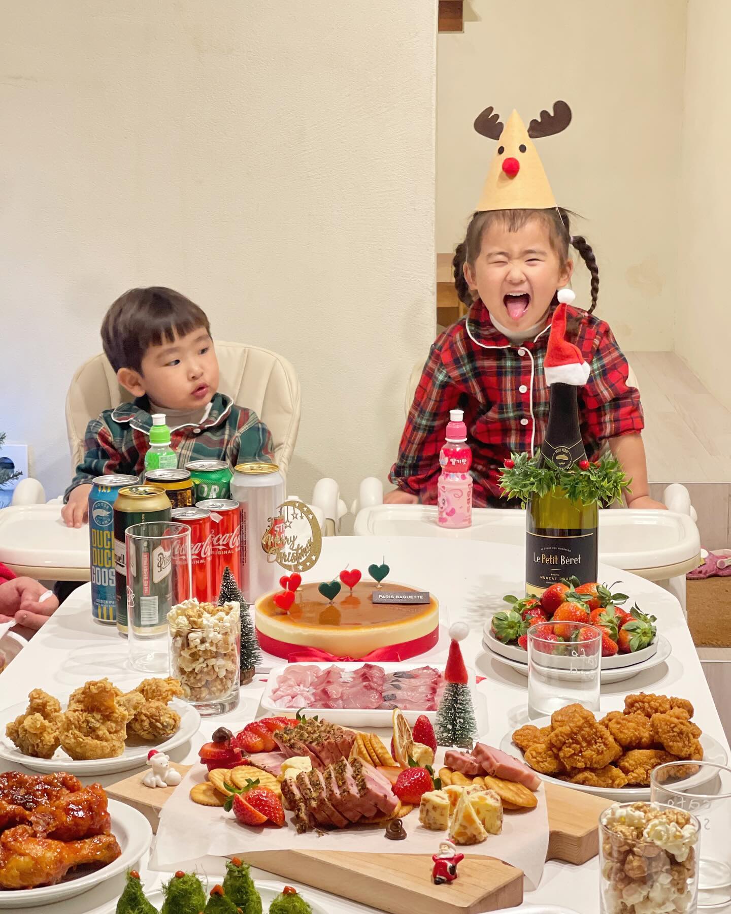 이제야 올리는 크리스마스파티🎄🍓❤️

#남매맘 #남매 #남매둥이 #쌍둥이육아 #남매룩코디