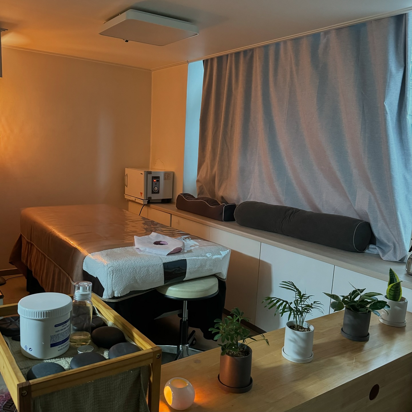 #광고 💆🏻‍♀️와이힐링테라피💆🏻

📍 주소 : 서울특별시 강남구 테헤란로 113 5층 507호
☎️ 연락처 : 0507-1317-0568
⏰ 영업시간 : 24시간 예약제
🅿️ 주차 : 주차가능 
✅ 예약 : 네이버 예약 또는 유선예약 가능

내 인생 지금까지 받아본 마사지중 다섯손가락 안에 드는 곳👍🏻
두피부터 발 끝까지 관리해주어 그동안 뭉쳐있던 근육들이 풀려서인지 지금은 확실히 몸에 피로도가 덜하더라구요!

▫️수기 or 아로마 관리로 이루어지며 남녀모두 이용 가능!
▫️1:1 단독 맞춤 서비스로 불편함 없이 집중하여 마사지를 받을 수 있다는 장점!
▫️100% 전문 수기 관리로 이루어져 체형에 따라 어디가 많이 뭉쳤는지, 어떻게 관리해야 하는지까지 잘 설명해주신다는 점!
▫️쾌적하고 청결함이 느껴지는 공간에서 합리적인 가격에 최상급의 체형관리가 가능한 곳!
▫️강남역 도보 3분거리에 위치해있어 접근성 좋음!
▫️체형관리와 뭉친 근육을 푸는데 모두 도움이 되는 마사지여서 중요한 일을 앞두고 있거나 얼굴 붓기 완화와 라인 정리가 필요한 분들에게도 추천드립니다:)

#강남체형관리 #강남마사지 #역삼체형관리 #역삼마사지 #강남아로마 #강남아로마테라피 #수기마사지 #아로마마사지 #강남수기마사지 #와이힐링테라피