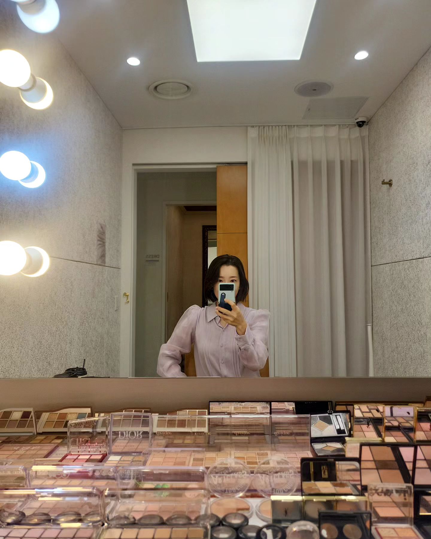 색감 좀 입혀 날아갔던 #완벽한가족 촬영현장💕
보기 드물게 화사하게입었다고했던 
메이크업 p_portfolio_ 
언니 결국엔 이거입고 못찍었어🤣😆
.
뉴스는 그저 뉴스답게 수트가 최고인듯요🖤🤍
.
헤어전이지만 곧 예쁘게 해줄 mehongsil
#뉴스했어요 🖐
#드라마완벽한가족
#김영대 #박주현 #윤세아 #김병철
#염지혜아나운서
#일스타그램 😁
