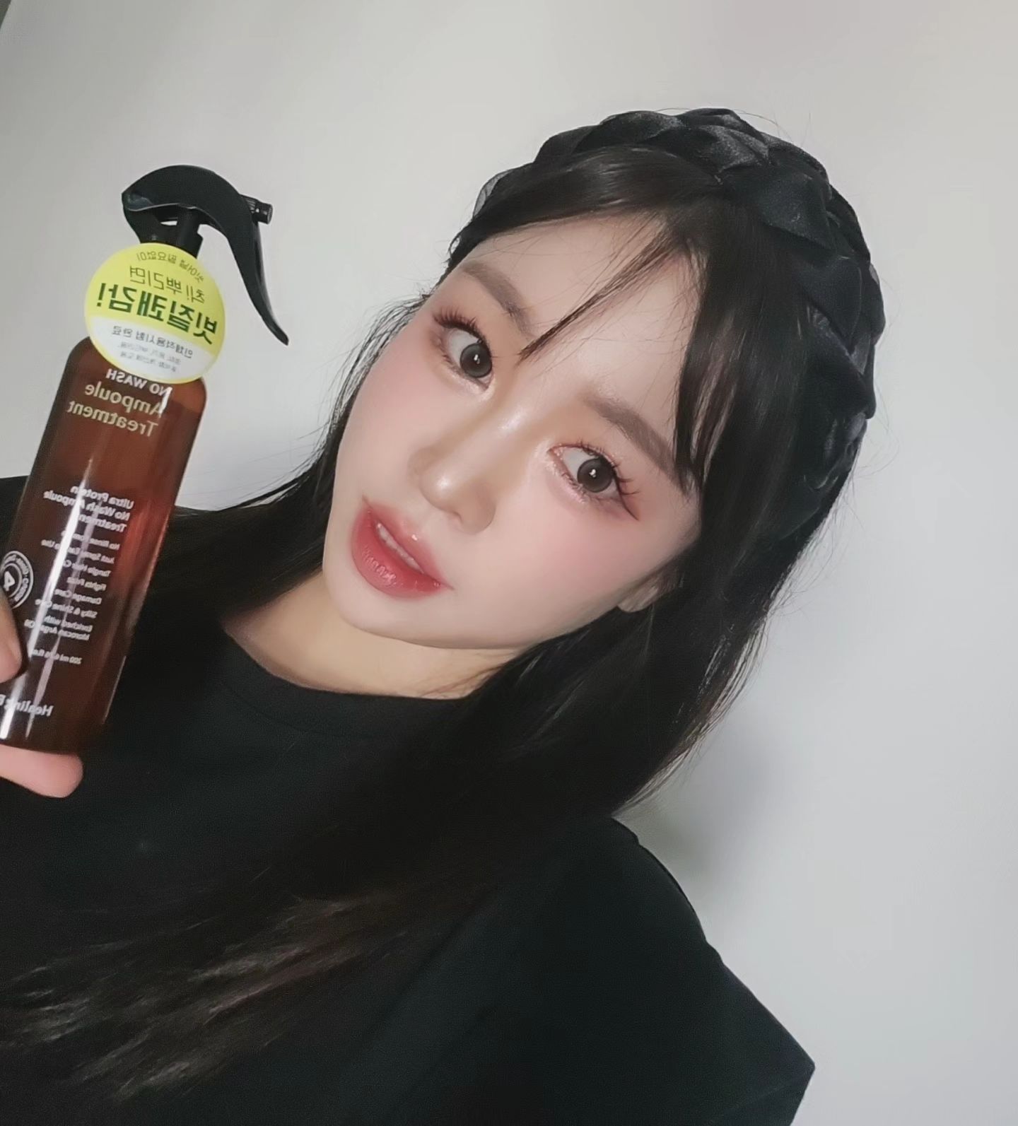 #협찬
머릿결이 너어무 푸석하고 거칠어서
여러 헤어제품을 써봤지만
협찬 이어서가 아니라
진심 써본 제품중 효과 최고🫢

칙칙 뿌리고 씻어낼필요 없어서
관리하기도 편한데
샵에 다녀온것처럼 부들부들
차분해지고 엉킴없는 머릿결보니 감동..✨️
트리트먼트나 에센스는 잘못쓰면
머리 떡지는데 그런거 전혀없는
#힐링버드노워시트리트먼트 🫧🫧
이건 다쓰면 무조건
내돈내산으로 계속 쓸 예정♥️

 healingbird_official