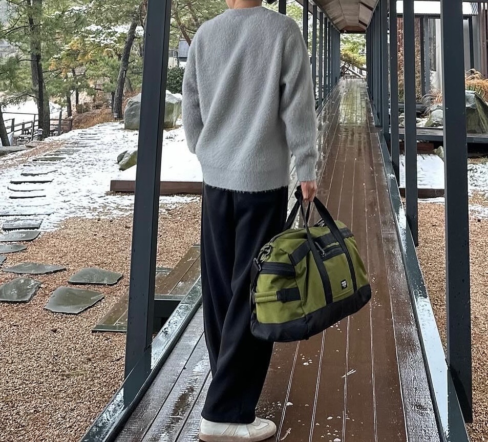 요즘은 깔끔한 코디에 손이 자꾸가는걸요...?