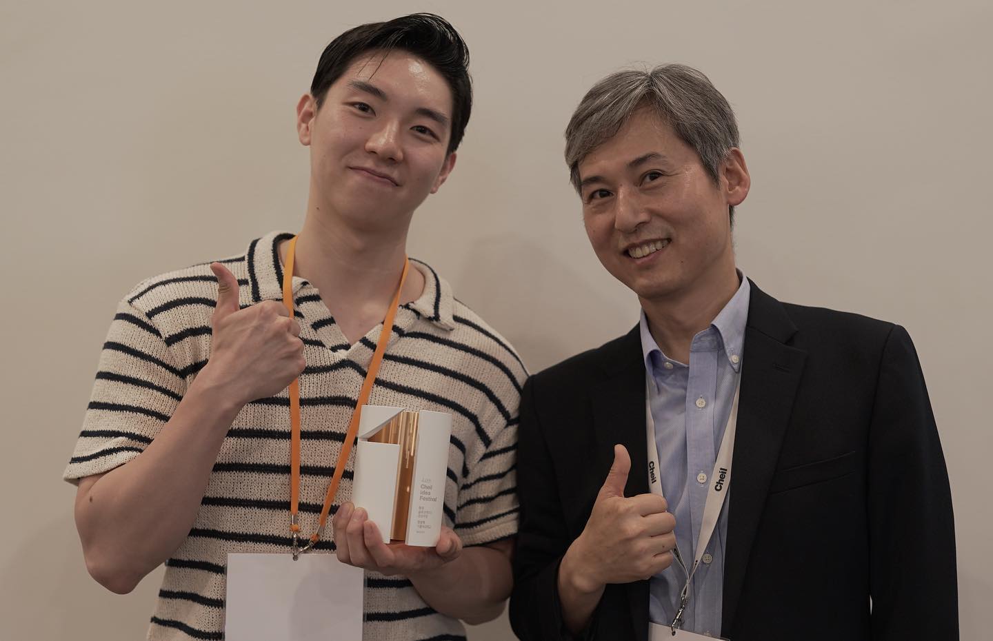 이번에 제 44회 제일기획 아이디어 페스티벌에서 수상했습니다✌️
대한민국에서 광고를 공부하는 학생이라면 한 번쯤은 꿈꾸는 제아페에서 4번의 도전 끝에 상을 받게 되어서 너무 행복합니다😆
음악 전공인 제가 광고의 길을 걸을 수 있게 도와준 대학생 연합 공모전 동아리 밤프 gobamp 와 부족한 저에게 광고와 마케팅을 알려주고 도와준 많은 형/누나들에게 정말 고맙고 감사하다는 말 전하고 싶습니다!
저는 잘하는게 ‘열심히’ 하는 것 뿐이라 앞으로도 꾸준히 그리고 열심히 공부해 성장하겠습니다! 감사합니다🙇