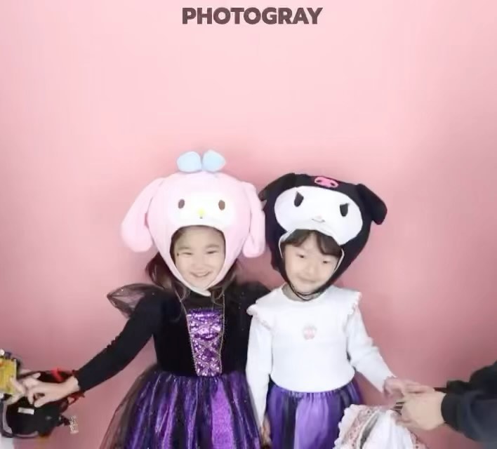 소연이랑 데이트 ♥
둘이 쿠킹클래스 하는동안 민지랑 나도 데이튜!! 이제 애들이 많이커서 감당이 힘든 엄마들..다투긴하지만 또 놀땐 잘 놀아서 다행! 사이조케 지내라 동주민끼리…^^♥️
소연이 학원 간 동안 이모 사랑 듬뿍 받고 ㅋ 학원 마치고는 돈까스에 탕후루까지 ^^ 임지수가 완벽한 하루였다고함..
alswl9610_

#만5세여아둘 #6살딸둘 #공주님들 #스티커사진 #우정 #찐친 #동주민 #이웃 #쿠킹클래스 #딥커피 #증산 #양산맘 #대단한탕후루 #복카츠 #애스타그램 #육아일기 #육아소통 #육아맘
