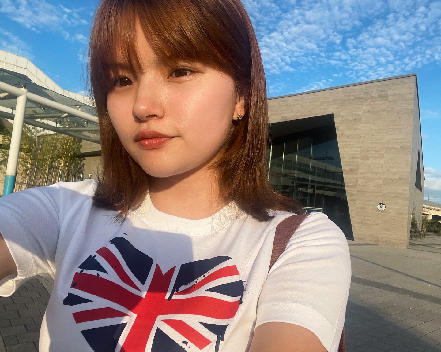 열음 ~ … 보정해도 살 찐 거 티나는 거 레전드네 🥵💨

#제품제공 #협찬 michiko_london_kr musinsa.official 🇬🇧

#미치코런던 #여름코디 💦🛍️