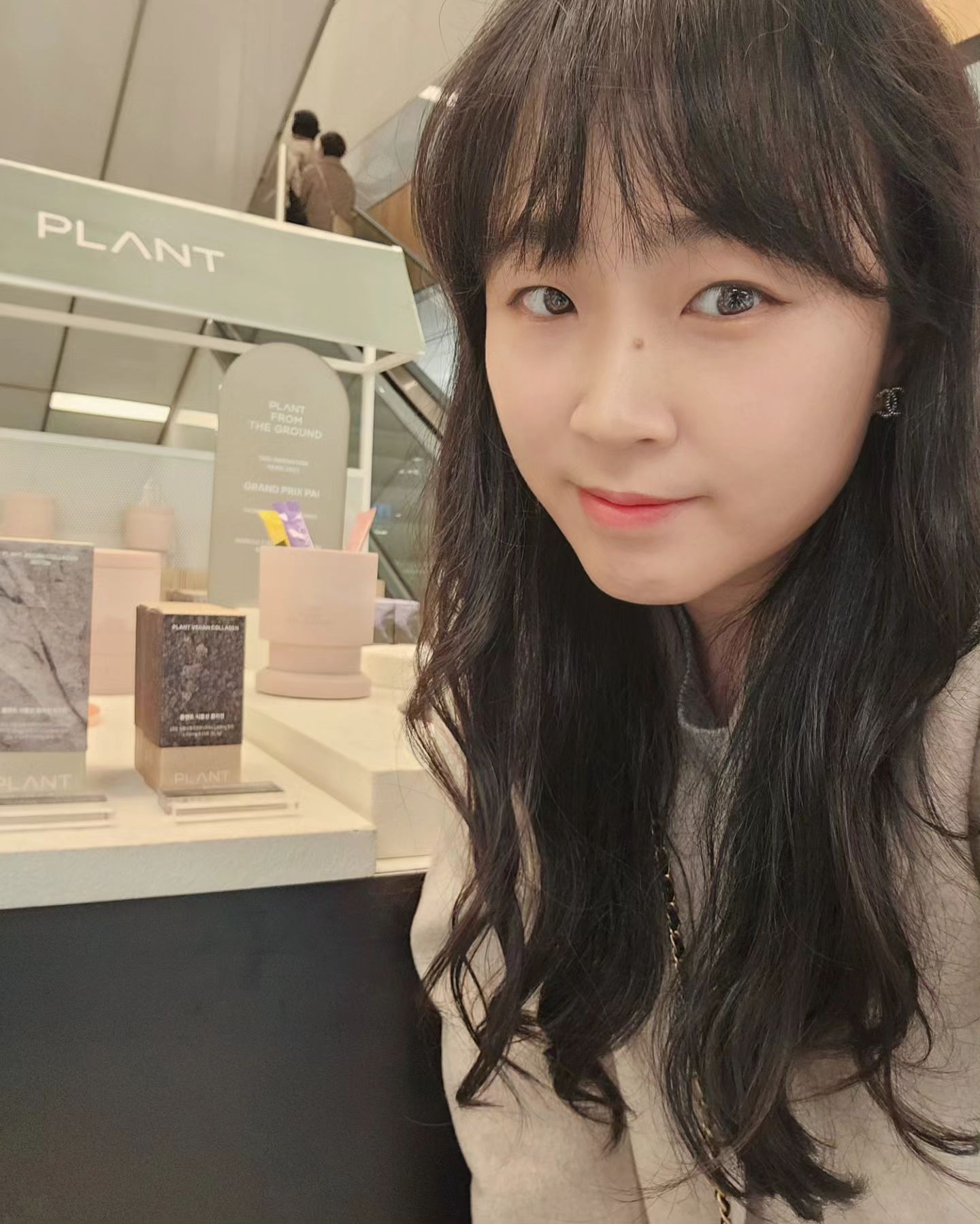 #광고 #협찬
현대백화점 목동점에 오픈한!!
식물성콜라겐! 비건콜라겐, 
플랜트콜라겐 팝업스토어에 
초대받아 다녀왔어요!!🥰

피쉬콜라겐 특유의 비린맛이 없이
즐길 수 있고, 다양한 제품들이 있는
비건콜라겐 제품이라 
더욱 눈길이 가더라구요 ㅎㅎ😍

직접 시음도 해보고,
설명도 들어볼 수 있어서 좋았답니다!!😋

특히, 비건콜라겐의 경우
엄격하고 까다로운 기준을 가지고 있는데,
이러한 까다로운 기준을 통과하여
비건 인증을 받은 100% 식물성 제품이라
더욱 믿음이 가더라구요!

전 세계 최초 식물성 콜라겐 제품으로
세계최대 식품박람회 SIAL PARIS 에서
한국대표음식 김치 외 한국최초
원료부문 대상수상하였다고 해요!!👍👍

현대백화점 목동점에서 들리실 일 있으면
한번 방문해보세요^^

#플랜트 #비건콜라겐 #식물성콜라겐
#플랜트콜라겐 #팝업스토어
#현대백화점목동점