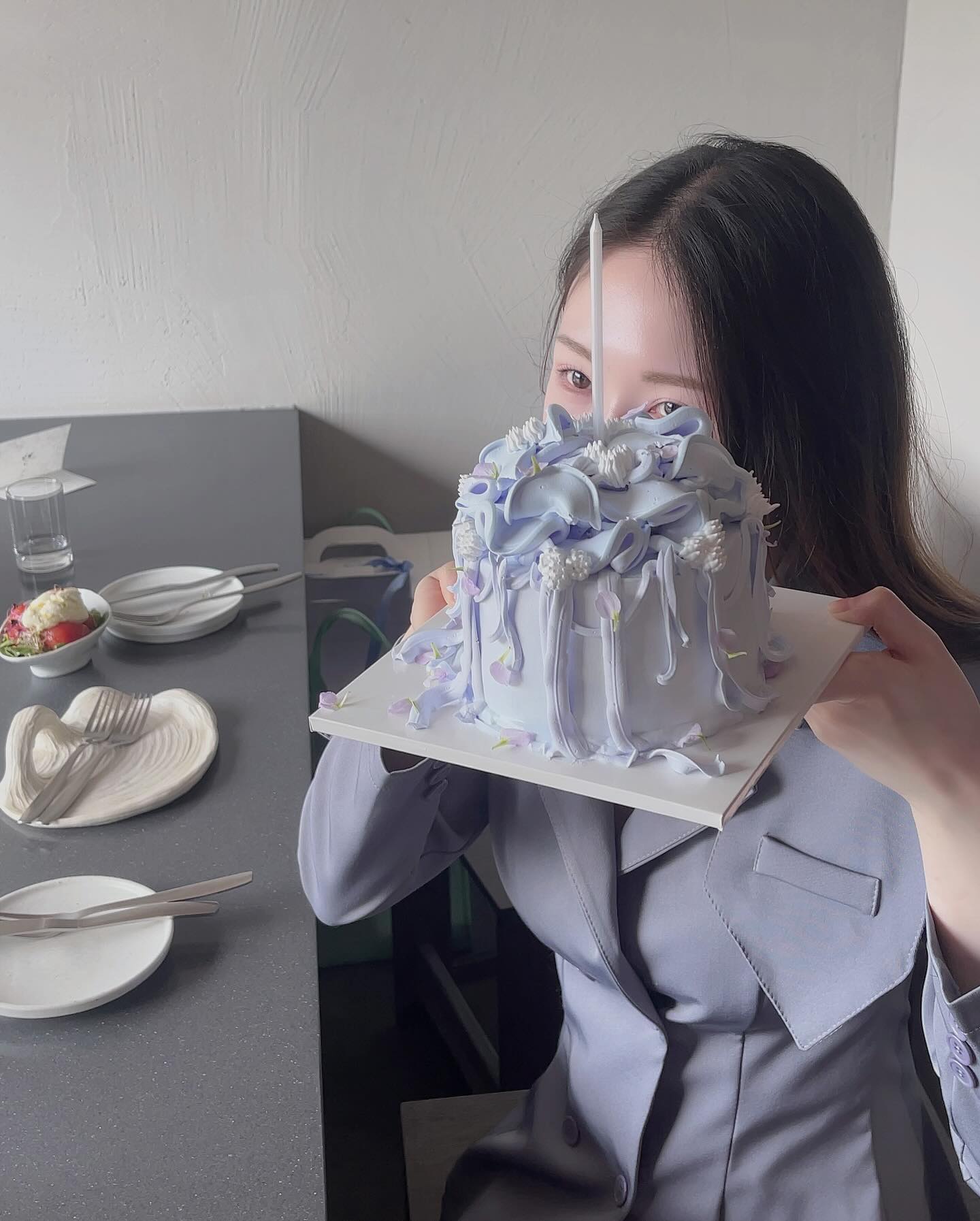 행복한 내 생일날🥳
내스타일 케이크🎂
너무너무 예쁜 공간🥂
열장 꽉꽉💞