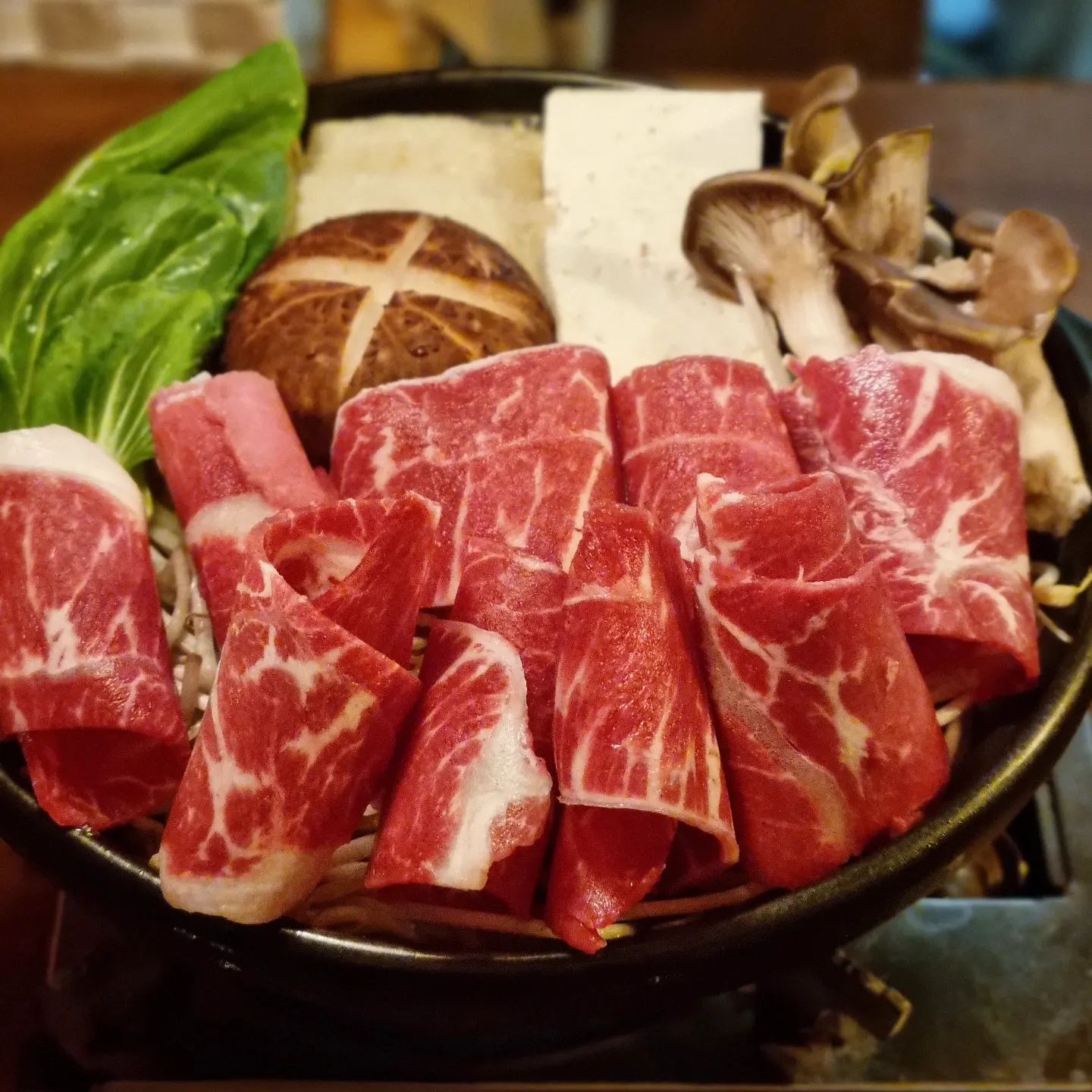 진한 쌀국수 맛의 하노이나베 맛집 #낙성아주

푸짐한 하노이나베에 소주 한잔하면
음주와 해장을 동시에 할수있다구요🥹

이 국물에 면사리 추가 어떻게 안해요
쌀국수 사리 투척해서 먹으면 든든한 1차 완성🧡

그 외에도 다양한 안주와 술 종류도 소주부터 칵테일, 와인까지 있어서 데이트 하기에도 딱일듯✨️

📍위치
서울 관악구 관악로14길 103 2층

🕑영업시간
평일 17:00 ~ 1:00
토,일요일 15:00 ~1:00
라스트오더 00시

🥘메뉴
하노이나베 25,000원
면추가 3,000원

#쩝쩝이_관악#샤로수길데이트#샤로수길술집#샤로수길맛집추천#샤로수길맛집#낙성대역맛집#낙성대맛집#낙성대술집#먹스타맞팔#먹팔맞팔#먹팔맞팔환영#먹팔#먹스타
