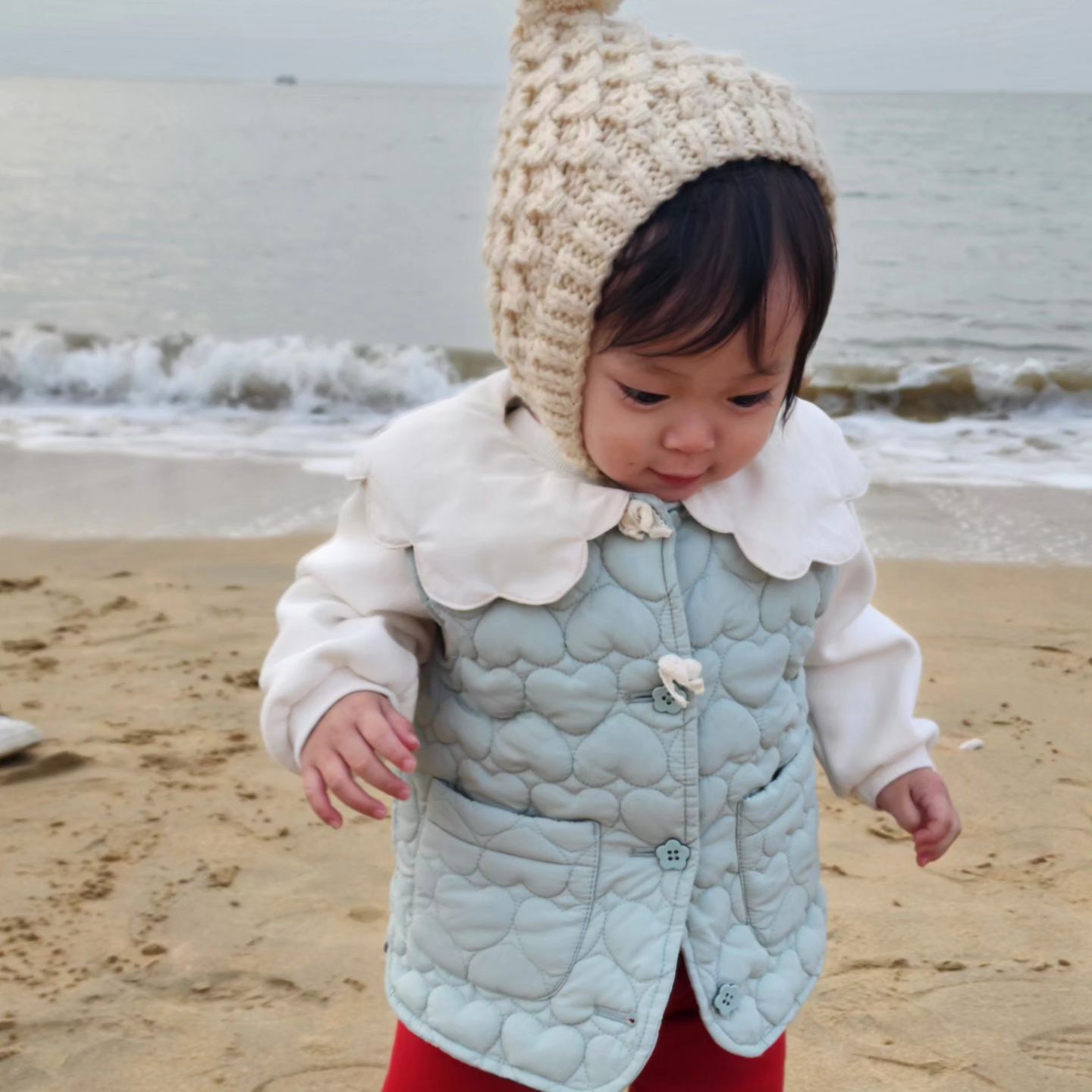 ⛱️ 
2023.12.08.
태어난지 500일 기념
생애 첫 바닷가
바다가 신기한 싱글방글