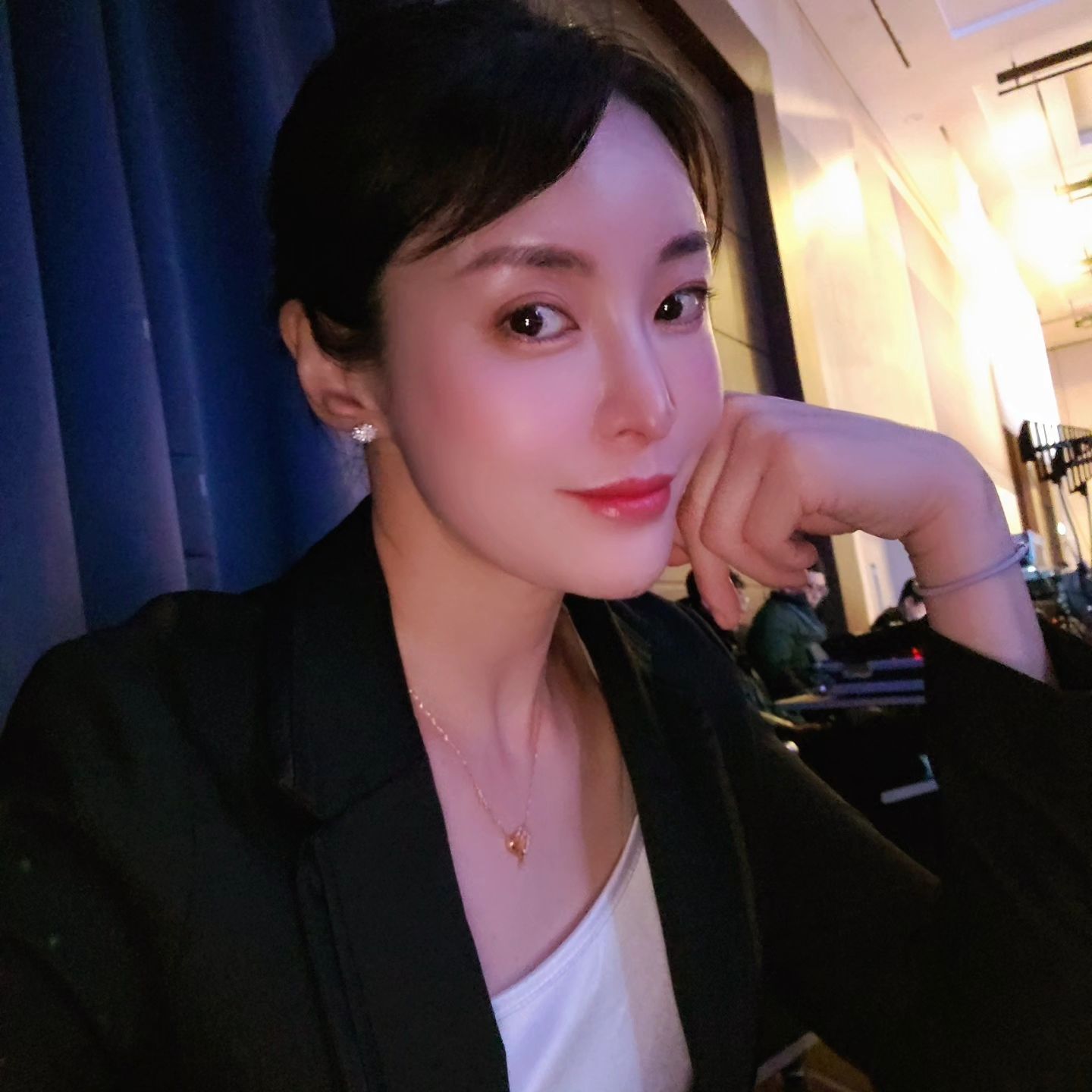 #일하는여자 새벽 6시에 시작한 하루💕💕
😵쥬글꺼 같았는데., 어떻게 어떻게.,또 살아나네..신기😍💗
.
내일부터는 야간까지.,
힘내쟈 홧팅💕💕

당연하게 행복한 하루되시길 바래요~💖😊 . 
#travel #beautiful #dream 
.
#버킷리스트 죽기전에 꼭 하고픈😇 
#세계여행 #세계일주 🤗
#day #happy #daily
#선팔맞팔 #맞팔 
고고 바로 놀러갈께요~~~🤗😇
.
#좋반 #맞팔 #job #mc #팔로우 #3f4f #fff #likeforlikes #ınstagood #daily #ootd #일복 #복 #일 💗