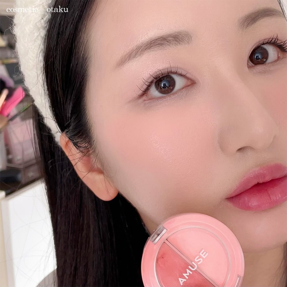 #내돈내산
오늘도 장원영 따라하는 나…
#어뮤즈 #장원영블러셔 #속광블러셔 

저는 뉴트럴톤 컬러이자
장원영PICK!
01 복숭아밤 컬러와

웜톤 컬러인
05 무화과밤을 골랐습니다~

2가지 텍스처 
컬러 레이어링으로
원하는 컬러 비율로 조합하여
농도 조절이 쉽고

단독으로도 사용 가능하니
단품 2개를 구매하고
4가지 컬러를 득템한 기분><

#어뮤즈립앤치크 #어뮤즈립앤치크헬시밤 #어뮤즈복숭아밤 #어뮤즈무화과밤 #립앤치크 #립앤치크밤 #립앤치크크림 #크림치크 #크림블러셔 #뉴트럴톤 #코덕 #뷰티 #뷰티크리에이터 #뷰티인스타 #코덕맞팔 #코덕스타그램