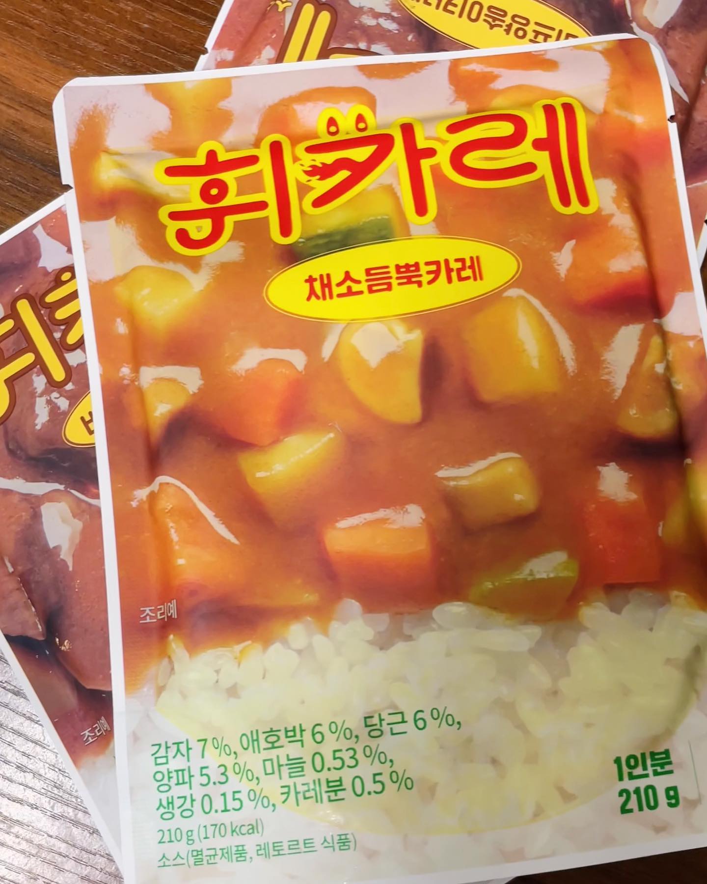 #협찬

휘카레 먹어본사람?!! 
안먹어본사람은 있어도 한번 먹은 사람은 두번은 먹는다 
양이 풍부하다. 그리고 들어있는게 많다. 따로 토핑을 추가해도 되지만 이걸 구매하는분들은 간편하게 먹으려고 구매했다고 생각한다. 그냥 아무 토핑없이 먹어도 충분하다. 적어도 오뚜기 3분카레보다는 퀄리티는 좋다.

맛있다 자극적이지않고 풍미가 좋은 카레이다.

나는 휘짜장 휘카레 둘다 먹어봤다.
오늘 장바구니에 넣어야지.

끝.

#협찬 #휘카레 #다이어트카레 #야채카레 #채소카레 #소고기카레 #2분카레 #카레 #쿠팡 #컬리 #즉석카레 #카레맛집 #맛있는카레 #즉석요리 #가정간편식 #간편식사 #자취요리 #밥하기힘들때휘카레