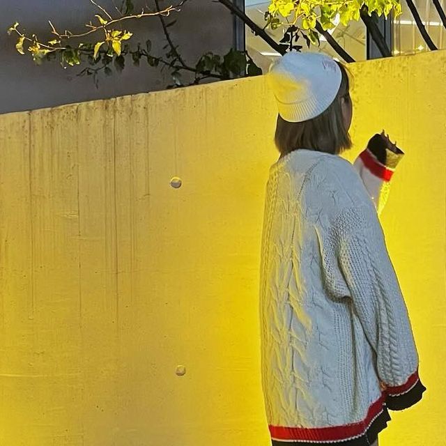 정윤지 on Instagram: "드디어 찾았다 인생 반스타킹 . . . 다른것들은 신었을때 너무 압박감이 심해서 벗으면 자국이 남고 그랬었는데 마른파이브 골지니삭스는 넉넉하니 편하고 기장도 길어서