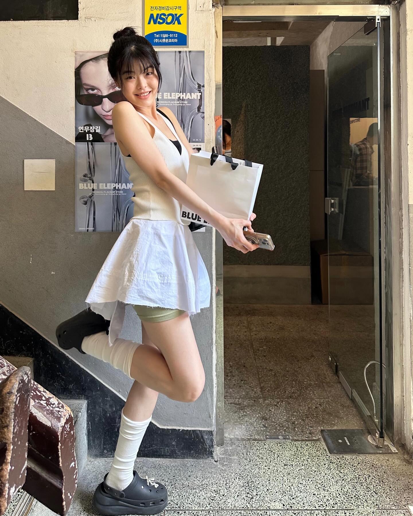 블루엘리펀트 플래그쉽 스토어가 성수에 생겼다는데 제가 또 빠질 수 없죠🐘😎

성수 연무장길 메인에 위치 해 있어서 접근성도 좋고 독특한 인테리어가 인상적이에요🫧

블루엘리펀트 플래그쉽스토어 
성수 연무장길13, 2층

#블루엘리펀트 #blueelephant #블루엘리펀트플래그십 #블루엘리펀트성수 #블루엘리펀트연무장 #블루엘리펀트안경 #블루엘리펀트선글라스 #긱시크 #안경추천 #선글라스추천 #여행아이템 #데일리안경 #패션선글라스 #여자선글라스 #여자안경