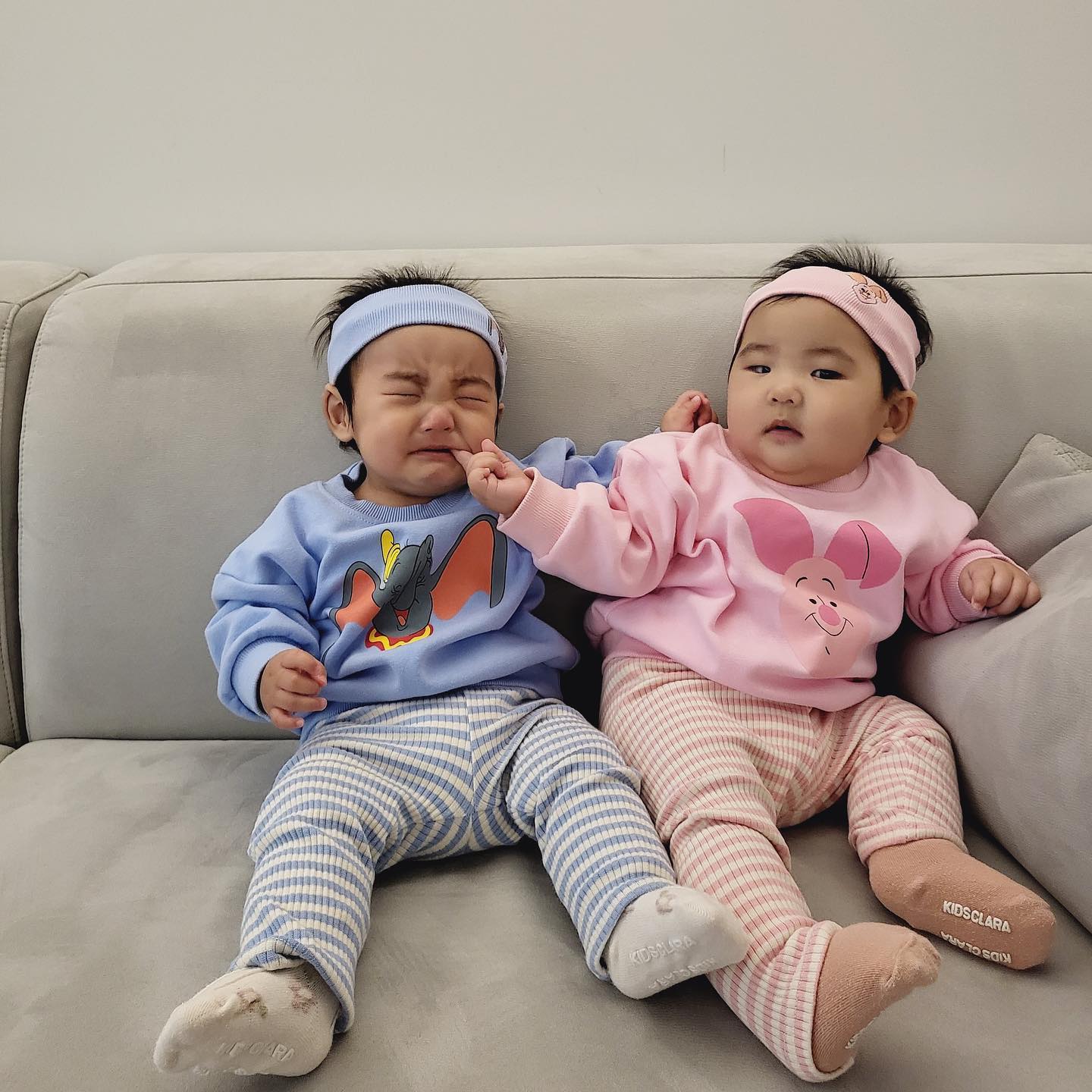 도파민 중독 쉬어가야 할 타이밍이니까
내 토깽이들 봐야지
새삼 많이 컸다 이 나려고 간지러워 하는 거 너무 귀엽...🥰🫣🖤