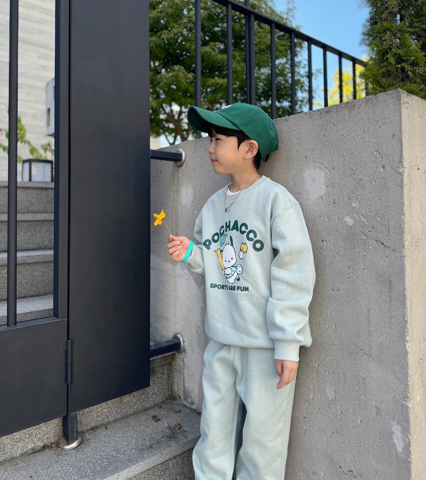 #광고 #스파오키즈

spao_kids 

가을하늘 만큼이나 예쁜 너 💙

이번 가을 공식 콜라보 제품으로
산리오 상하세트가 출시되었어요 🤗

가을겨울은
외투속에 휘뚜루 마뚜루 입을 수 있는
상하세트가 최고인거 다들 알고계시죠 ? 

공식 콜라보레이션 제품으로 프린팅 된
포차코와 오늘도 반짝반짝
즐거운 하루 보내길바래 ! ✨✨✨

🏷 스파오키즈 산리오 상하세트 / 민트 포차코

👦🏻 정우 127cm 23kg 140 size 

#spaokids #산리오
#산리오캐릭터즈 #산리오상하세트 #상하세트
#키즈상하복 #어린이집 #등원룩 #등교룩