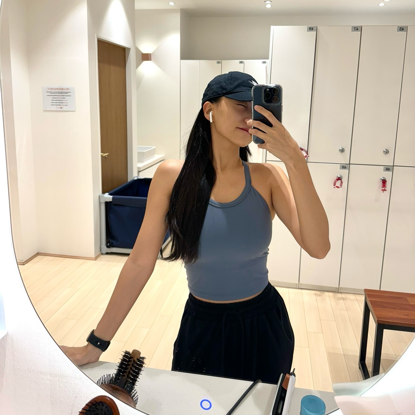 목요 아침 운동 끄읕💙
확실히 아침에 운동하고 샤워하고 나면
평소보다 더더 개운한것 같아요!
근데 원래는 아침에 운동가면 사람 없겠지?!
운동 영상 좀 많이 남겨서 릴스 만들어야지 히히 싶었는데..
세상 나만 빼고 다들 부지런했구나..싶달까요🫠
영상은 차근차근..천천히..도전하기로...
.
#미라클모닝 #미라클모닝챌린지 #오운완 #아침운동