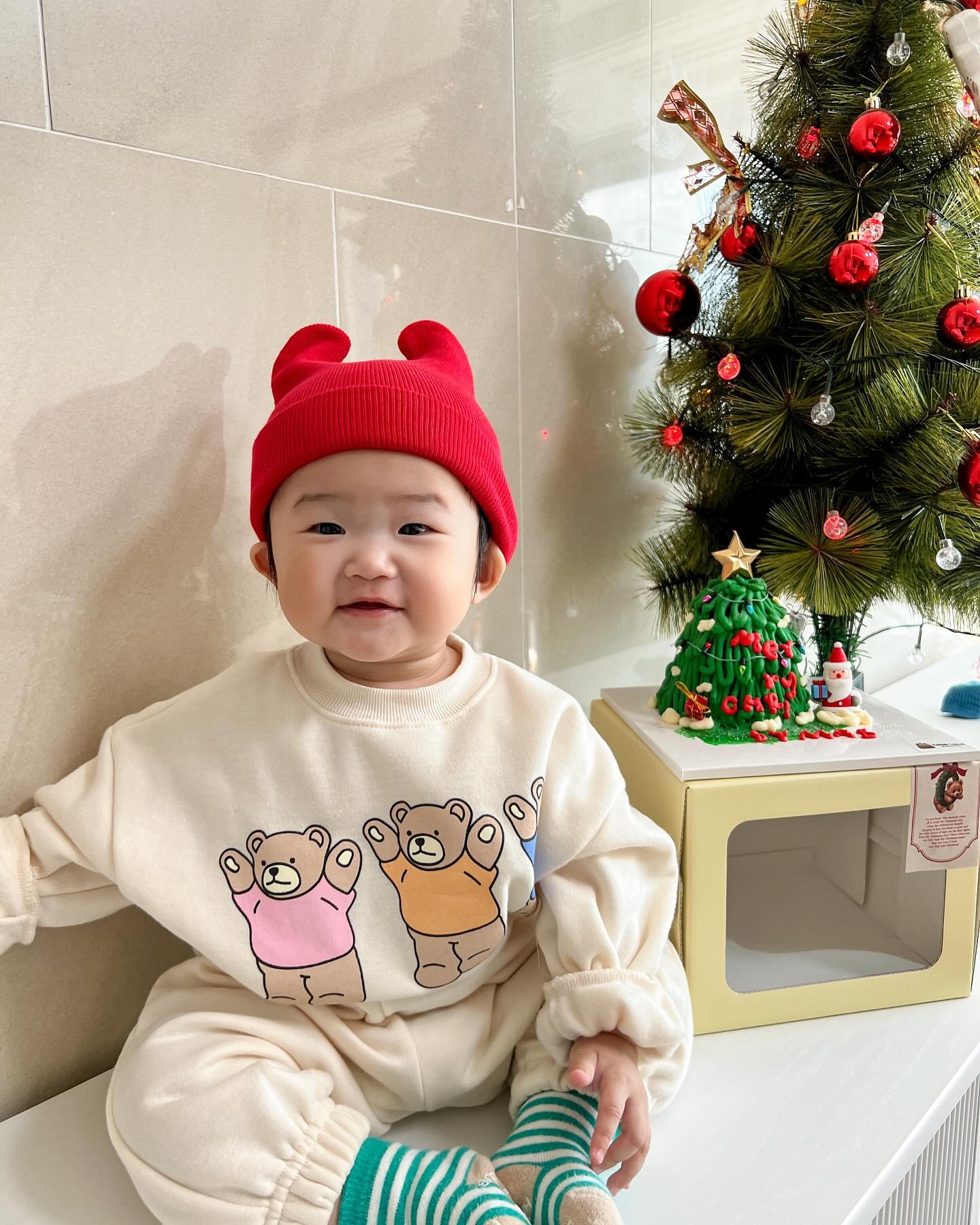 라윤이의 미리 크리스마스 🎄

이쁘고 맛있는 케이크와 함께 - ෆ.̮ෆ
이뿌다 이뽀 ❤️🎄❤️🎄

케이크 만지려고해서 호다닥 찍기 ㅎ.ㅎ

cakeland.shop 

#케이크랜드 #크리스마스 #미리크리스마스 #멜크 #크리스마스케이크 #부산케이크 #부산크리스마스케이크 #라윤공쥬💛 #라윤이의하루💛