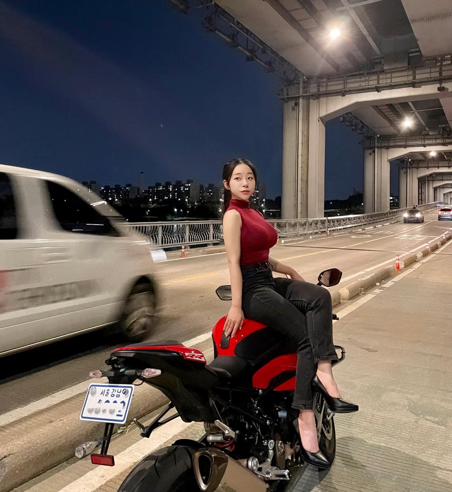 #광고 제가 이번에 가봤던 대전풀빌라 스테이아야나❤️ Ayana party 룸을 이용했는데 저녁에 쌀쌀한데 여기에 딱인 온수풀에다가 물총, 튜브준비까지 해주세요! 침구도 얼마나 편하던지… 빔프로젝트와 불멍은 저녁에 필수인거아시죠? 갬성느끼고… | Instagram