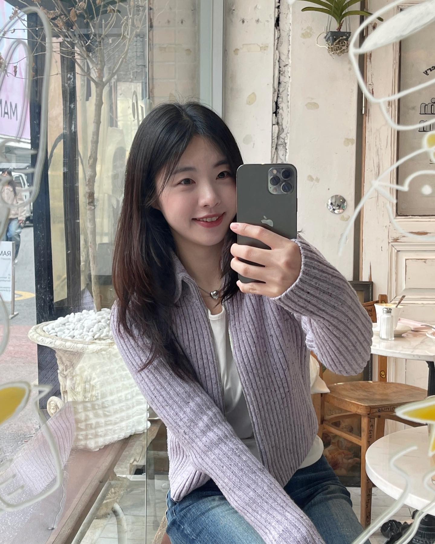 #움파룸파 〰️💜예쁜 거 먹고 날씨도 좋고 행복한 날. 자전거 타는데 봄 냄새가 났다! 드디어 오나봄🌱 파묘 영화보고 싶은데 무서워서 못 보는 중,,쫄보라,,궁금한데 무섭고, 무서운데 궁금하고,,😵