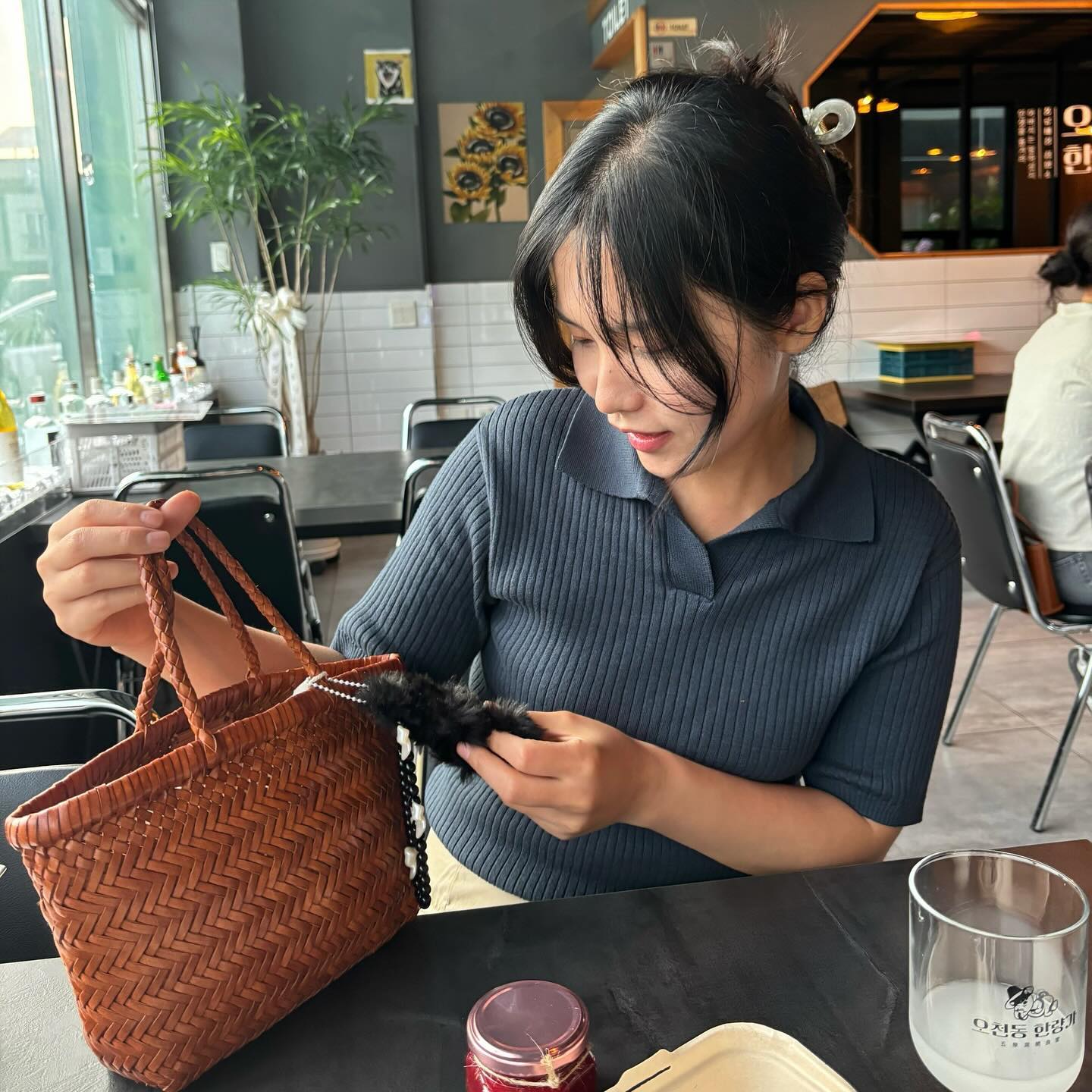 #오천동한량가 
생일이 지난지 보름이나 됐는데 서영씨한테 
케이쿠랑 선물도 받고 한량가에서 막걸리도 받았다💖
나 어쩌면 막걸리 좋아할지도? (뉴룩 체고🍋)

바질감자전이랑 버섯깐풍기 엄청 맛있는데
나는 음식사진은 정말 포기해야겠다 😶